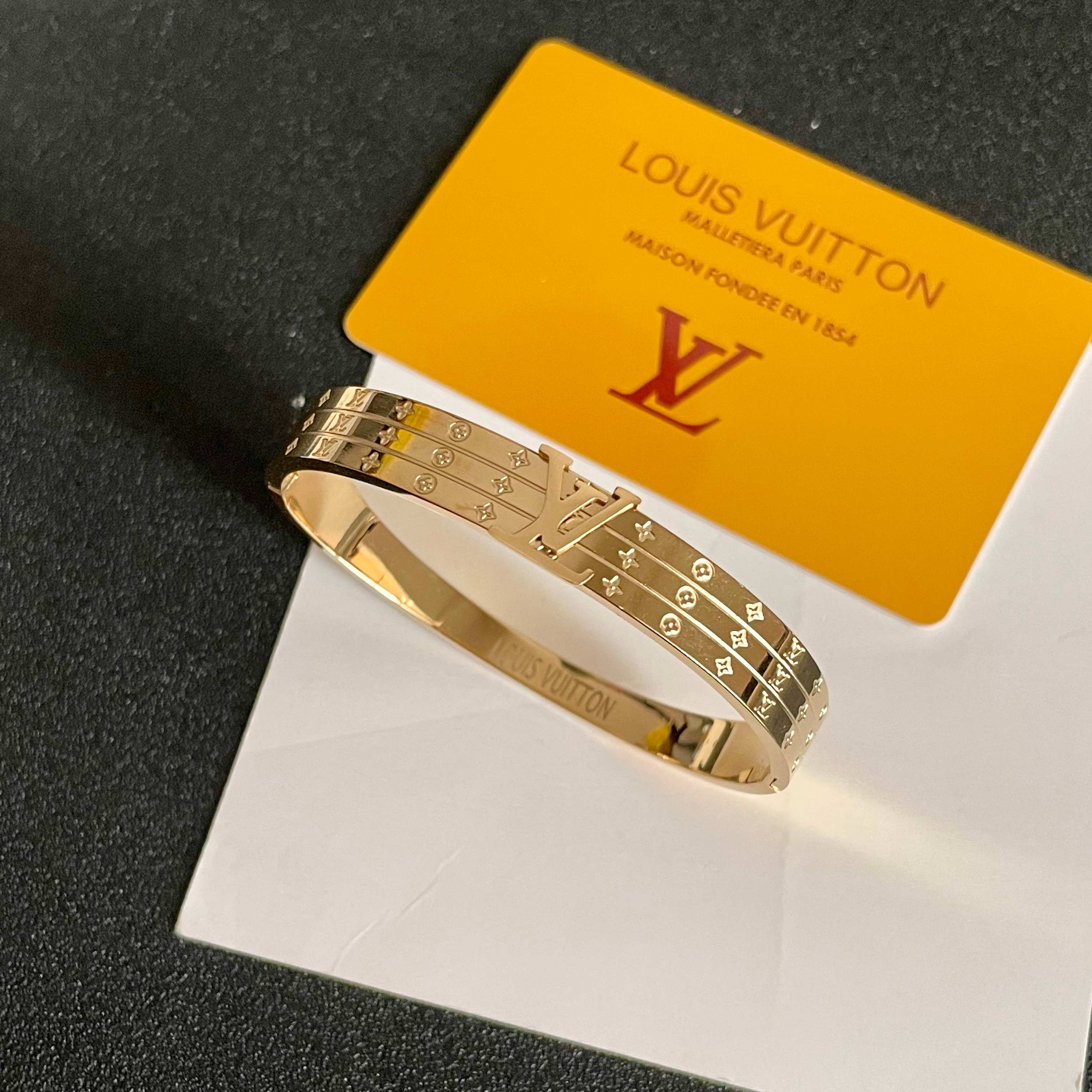 💥新品😍 原单货 LV中性款手镯🔹🔹Louis Vuitton 路易威登 🔹专柜一致材质 火爆款出货 设