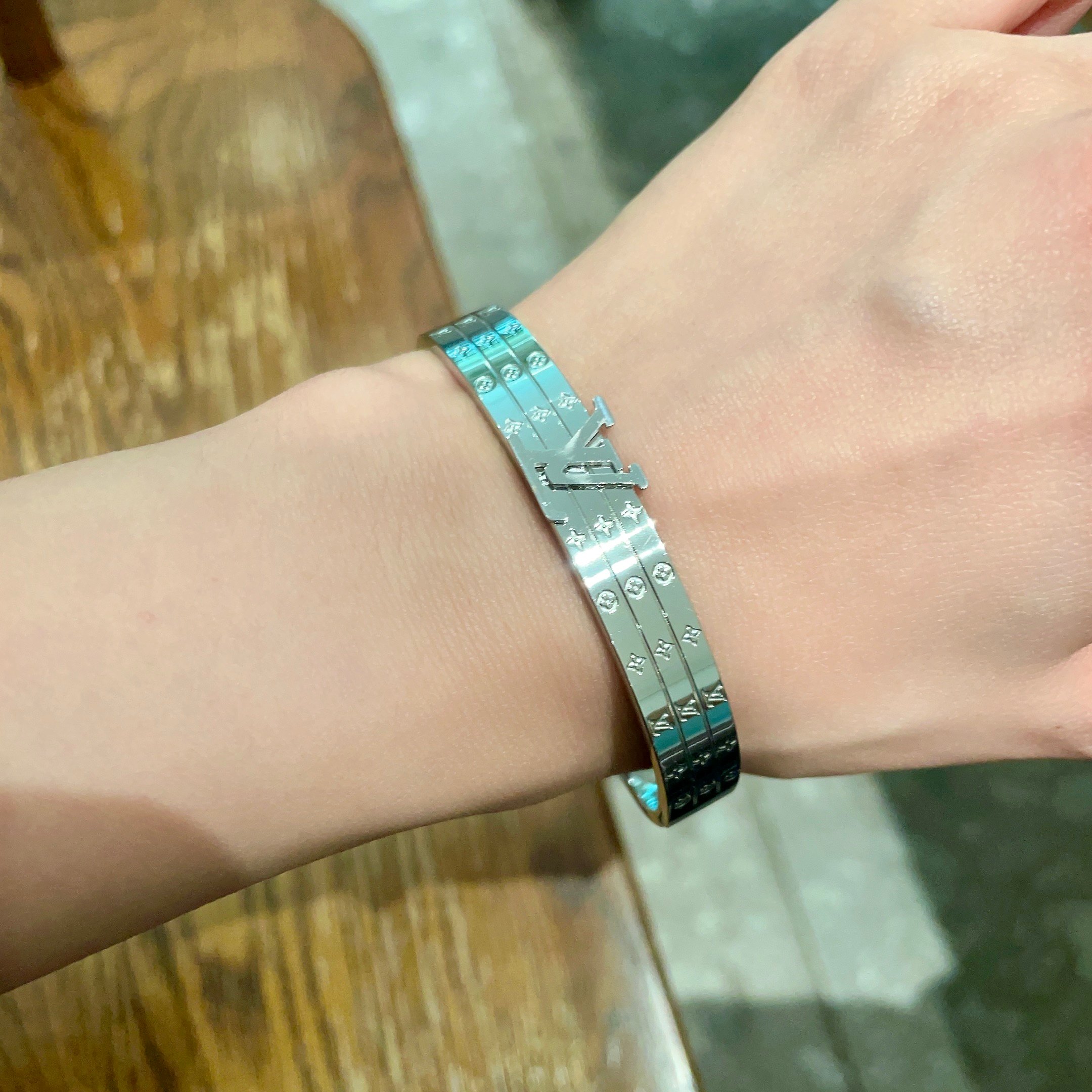 💥新品😍 原单货 LV中性款手镯🔹🔹Louis Vuitton 路易威登 🔹专柜一致材质 火爆款出货 设