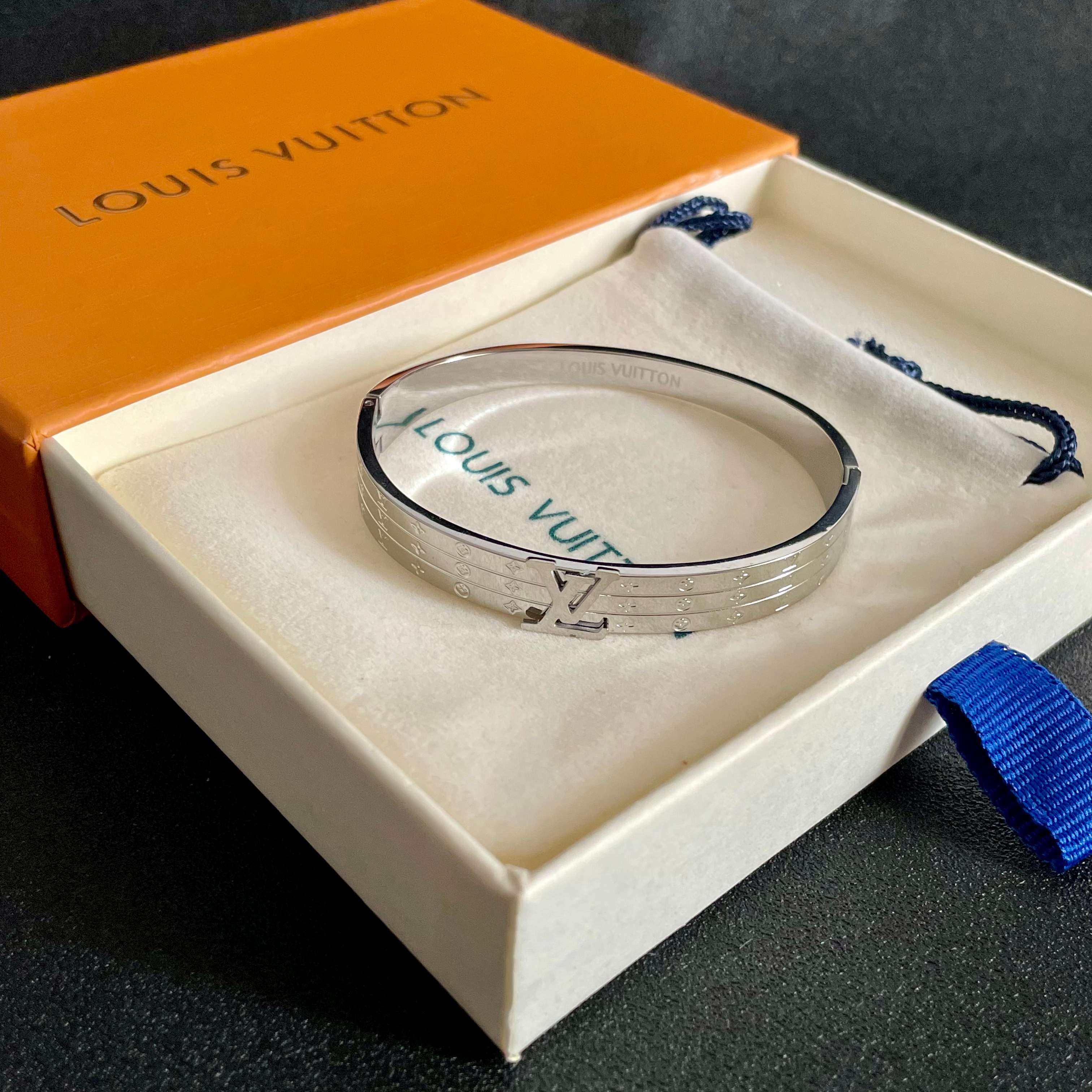 💥新品😍 原单货 LV中性款手镯🔹🔹Louis Vuitton 路易威登 🔹专柜一致材质 火爆款出货 设