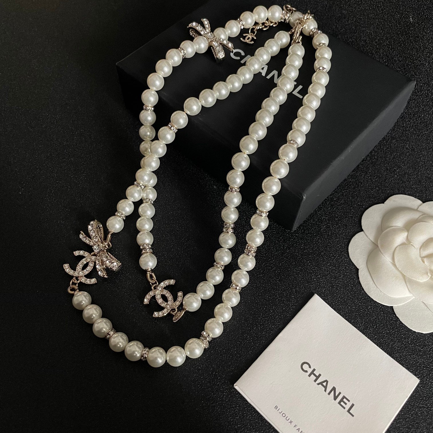 🔥抢手好货快💘Chanel小香专柜明星同款最新款珍珠字母串链毛衣链项链💓 非常不错的款式推荐香奈儿款式 