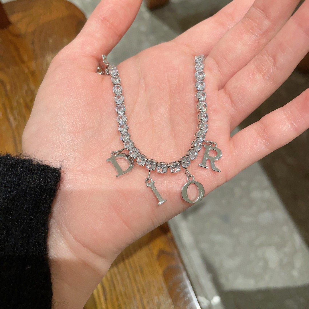 👑Dior 迪奥  中古 项链 专柜一致上新 精选原版一致 黄铜材质 甜美气质高雅.