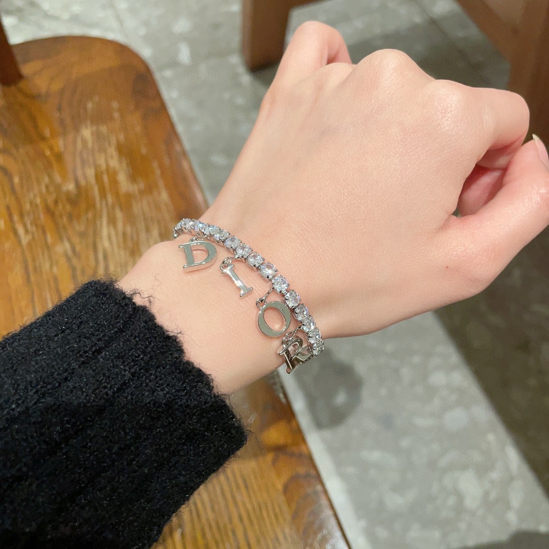 👑Dior 迪奥  中古 手链 专柜一致上新 精选原版一致 黄铜材质 甜美气质高雅.