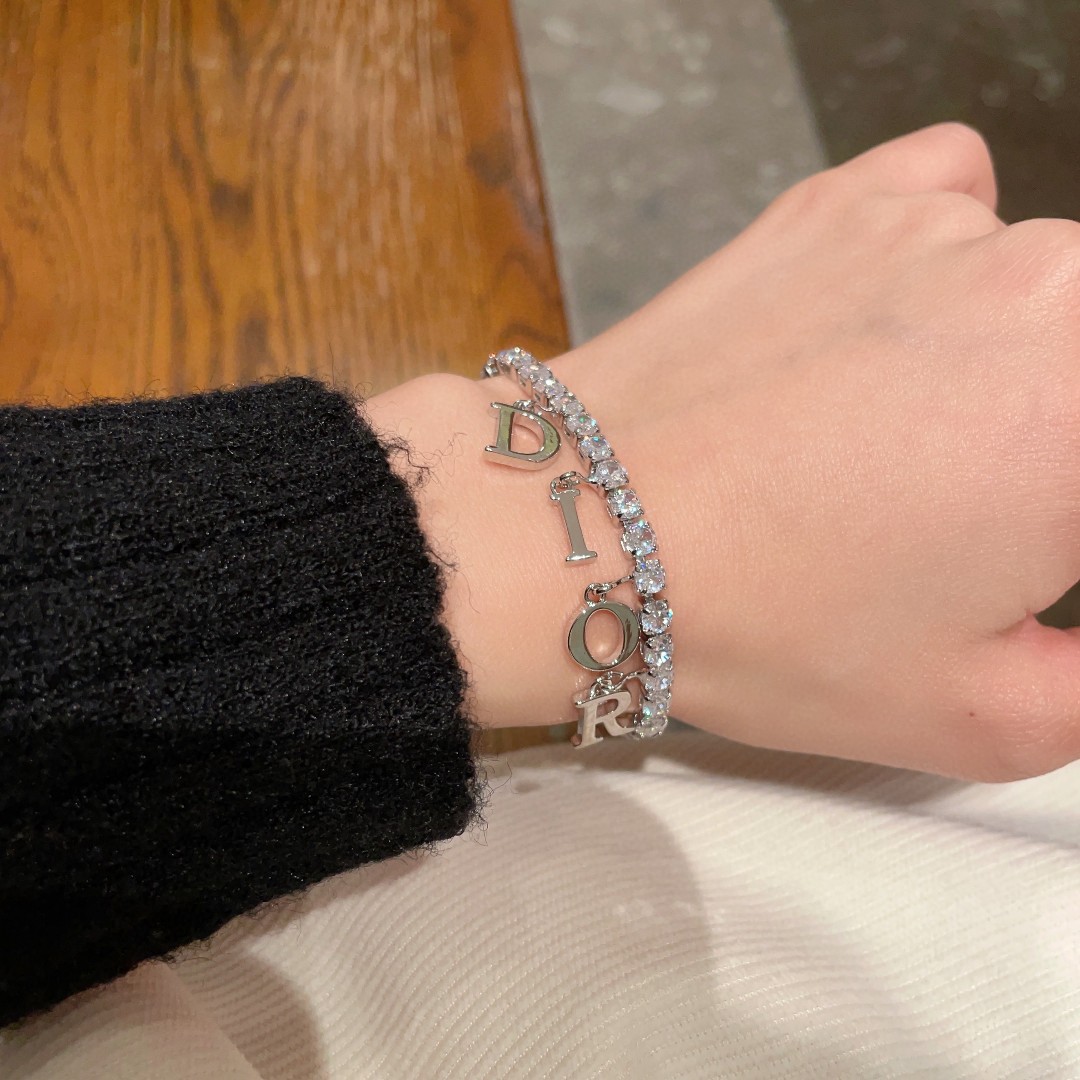 👑Dior 迪奥  中古 手链 专柜一致上新 精选原版一致 黄铜材质 甜美气质高雅.