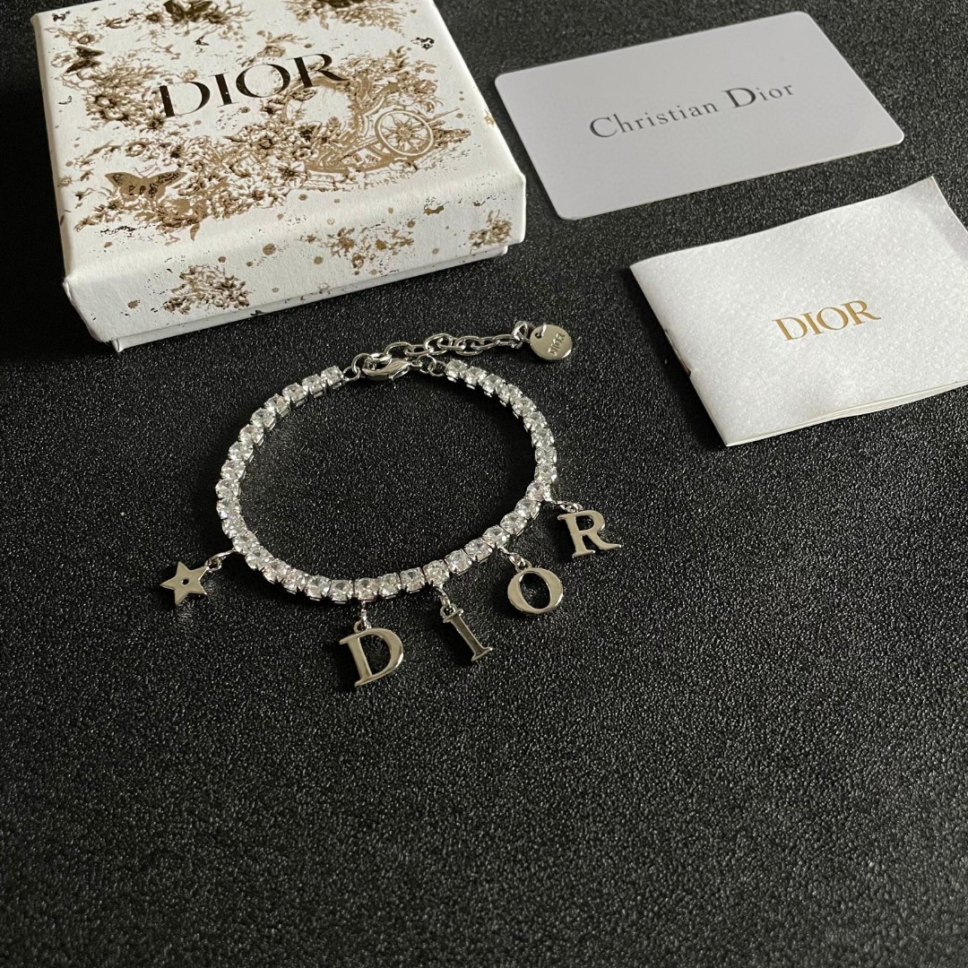 👑Dior 迪奥  中古 手链 专柜一致上新 精选原版一致 黄铜材质 甜美气质高雅.