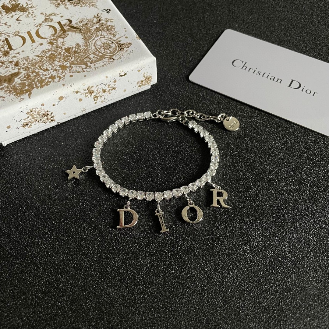 👑Dior 迪奥  中古 手链 专柜一致上新 精选原版一致 黄铜材质 甜美气质高雅.