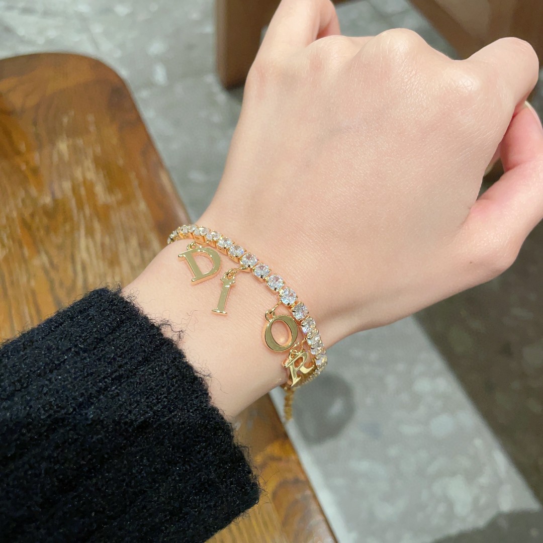👑Dior 迪奥  中古 手链 专柜一致上新 精选原版一致 黄铜材质 甜美气质高雅.