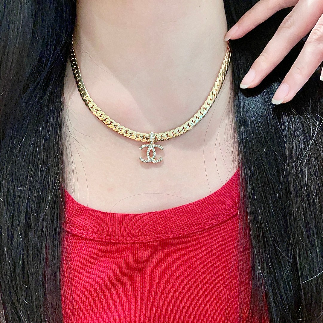  Chanel香奈儿 中古 项链👀小香家的款式真心无需多介绍😘🎶每一款都超好看，精致大方，非常显气质