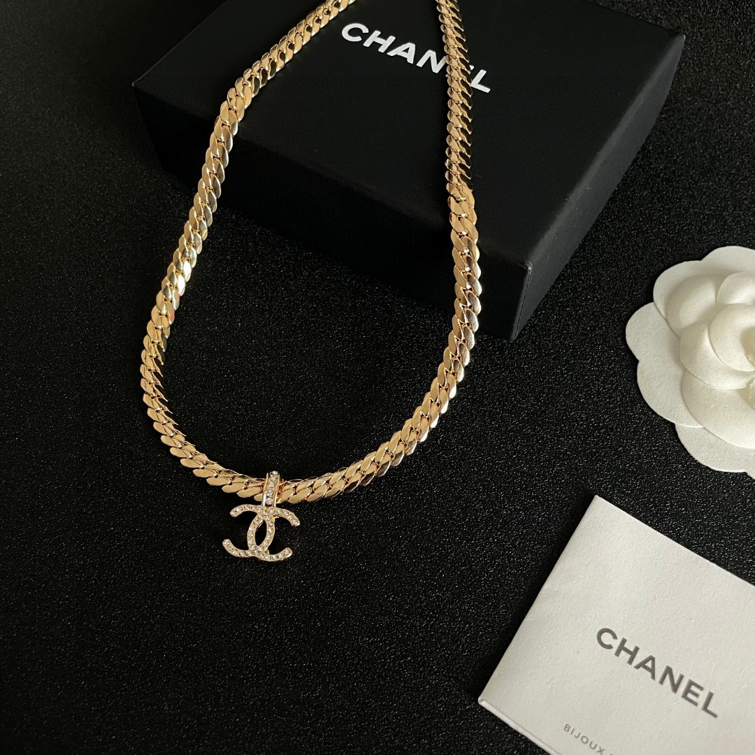  Chanel香奈儿 中古 项链👀小香家的款式真心无需多介绍😘🎶每一款都超好看，精致大方，非常显气质