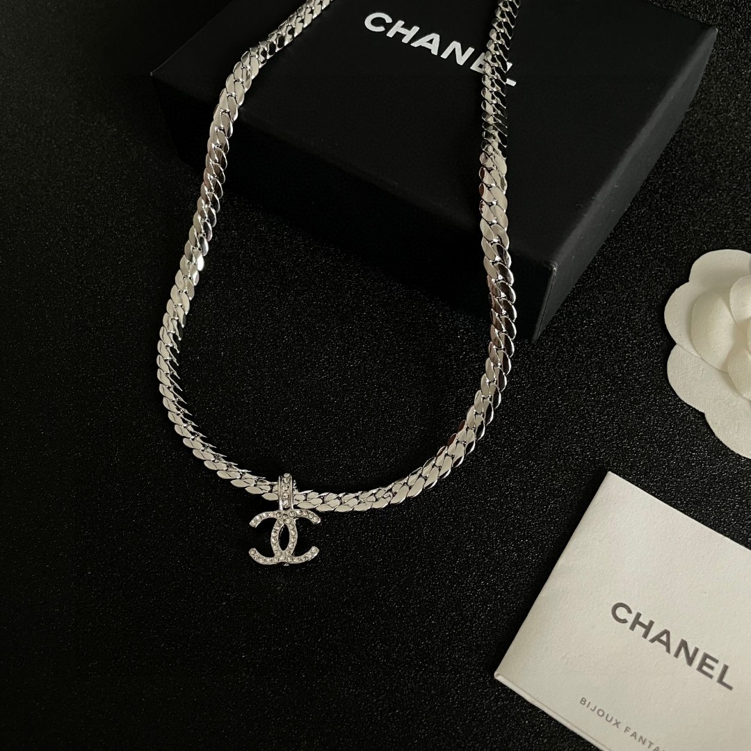  Chanel香奈儿 中古 项链👀小香家的款式真心无需多介绍😘🎶每一款都超好看，精致大方，非常显气质