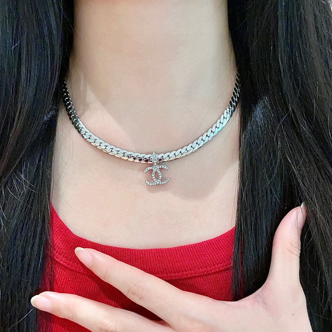  Chanel香奈儿 中古 项链👀小香家的款式真心无需多介绍😘🎶每一款都超好看，精致大方，非常显气质