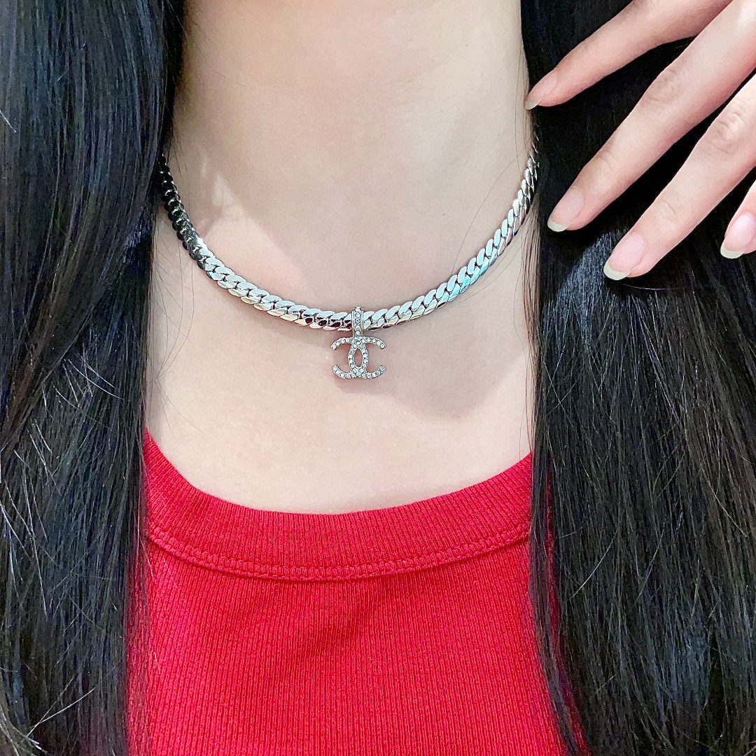  Chanel香奈儿 中古 项链👀小香家的款式真心无需多介绍😘🎶每一款都超好看，精致大方，非常显气质