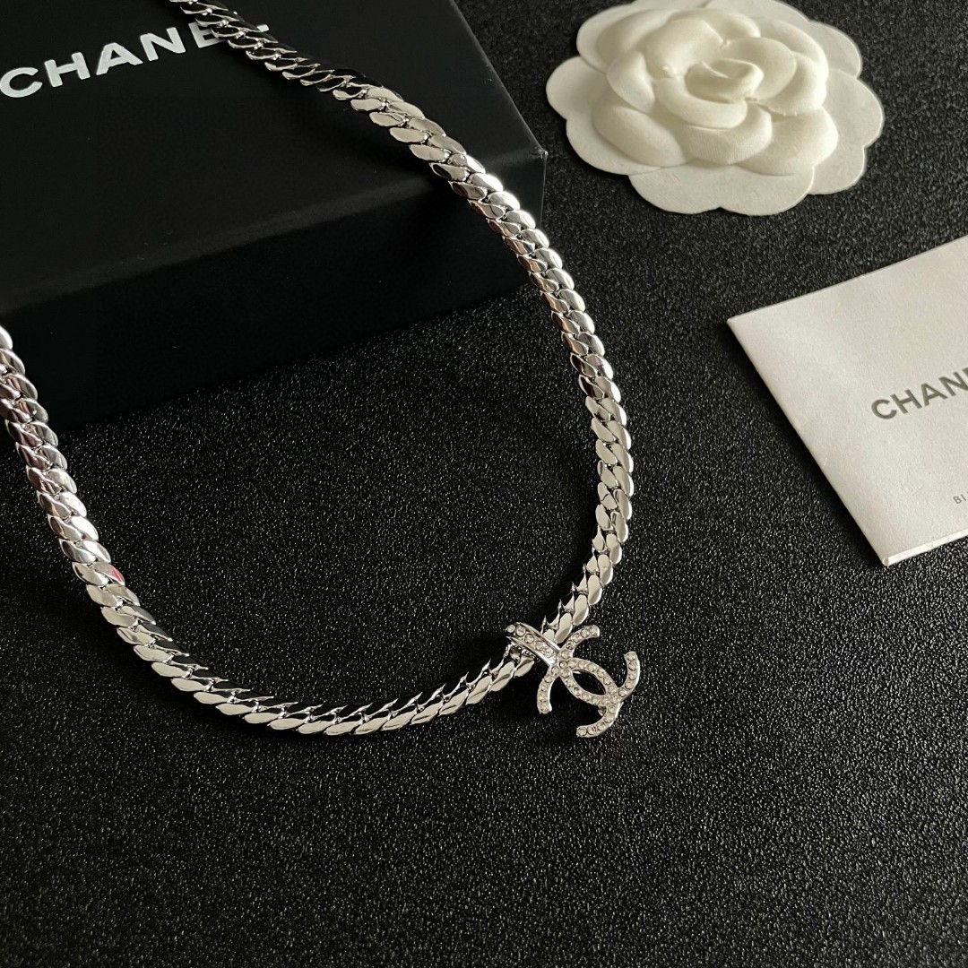  Chanel香奈儿 中古 项链👀小香家的款式真心无需多介绍😘🎶每一款都超好看，精致大方，非常显气质
