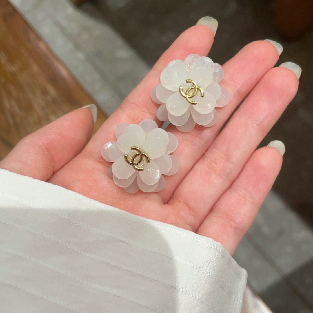 💘耳夹CHANEl专柜最新款同步上新❤香奈儿耳夹💗耳环大牌香奶奶这个品牌在时尚女性当中绝对无所不知🧐原版