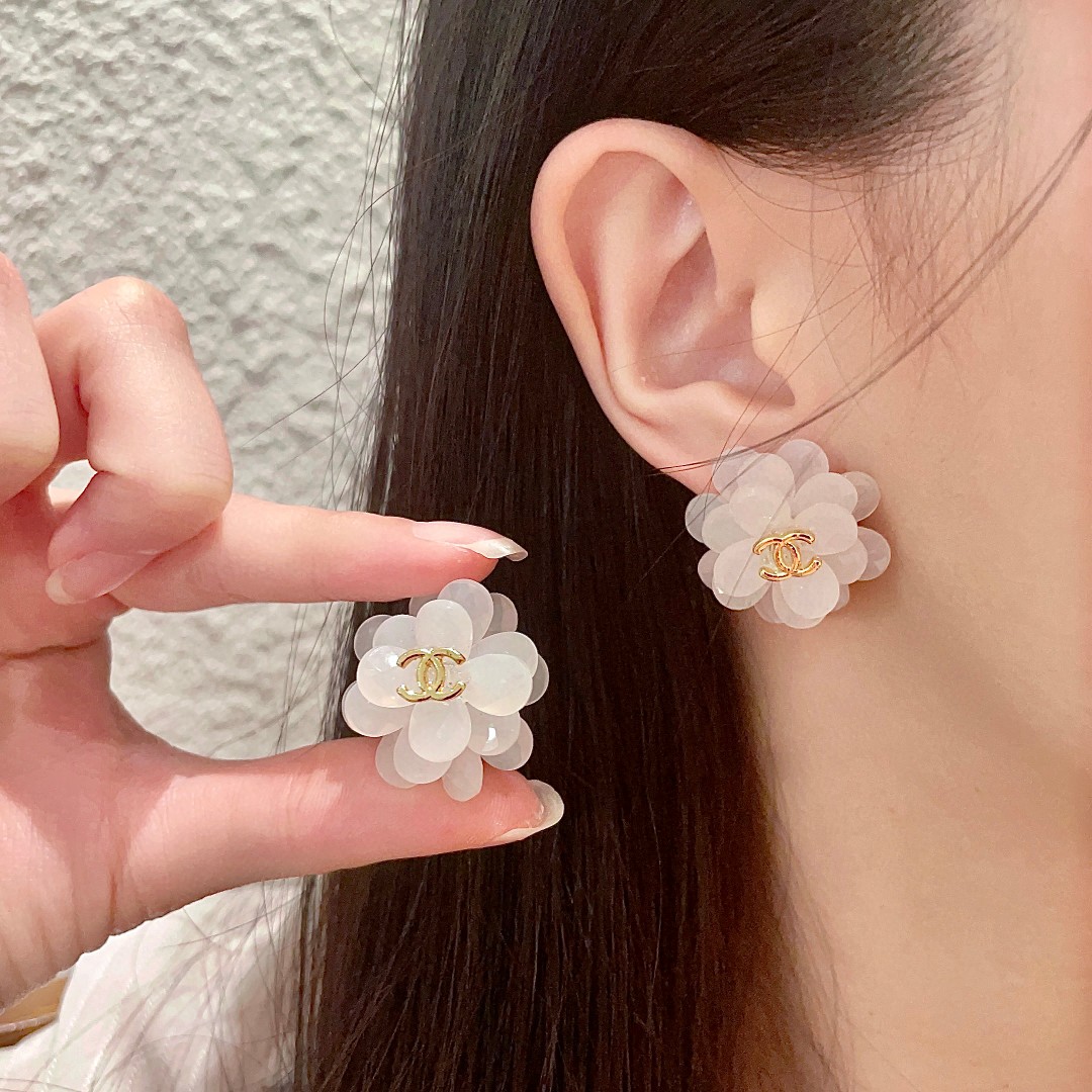 💘耳夹CHANEl专柜最新款同步上新❤香奈儿耳夹💗耳环大牌香奶奶这个品牌在时尚女性当中绝对无所不知🧐原版