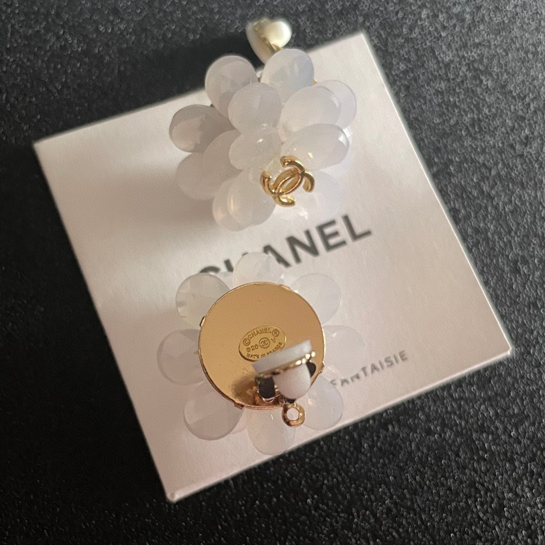 💘耳夹CHANEl专柜最新款同步上新❤香奈儿耳夹💗耳环大牌香奶奶这个品牌在时尚女性当中绝对无所不知🧐原版
