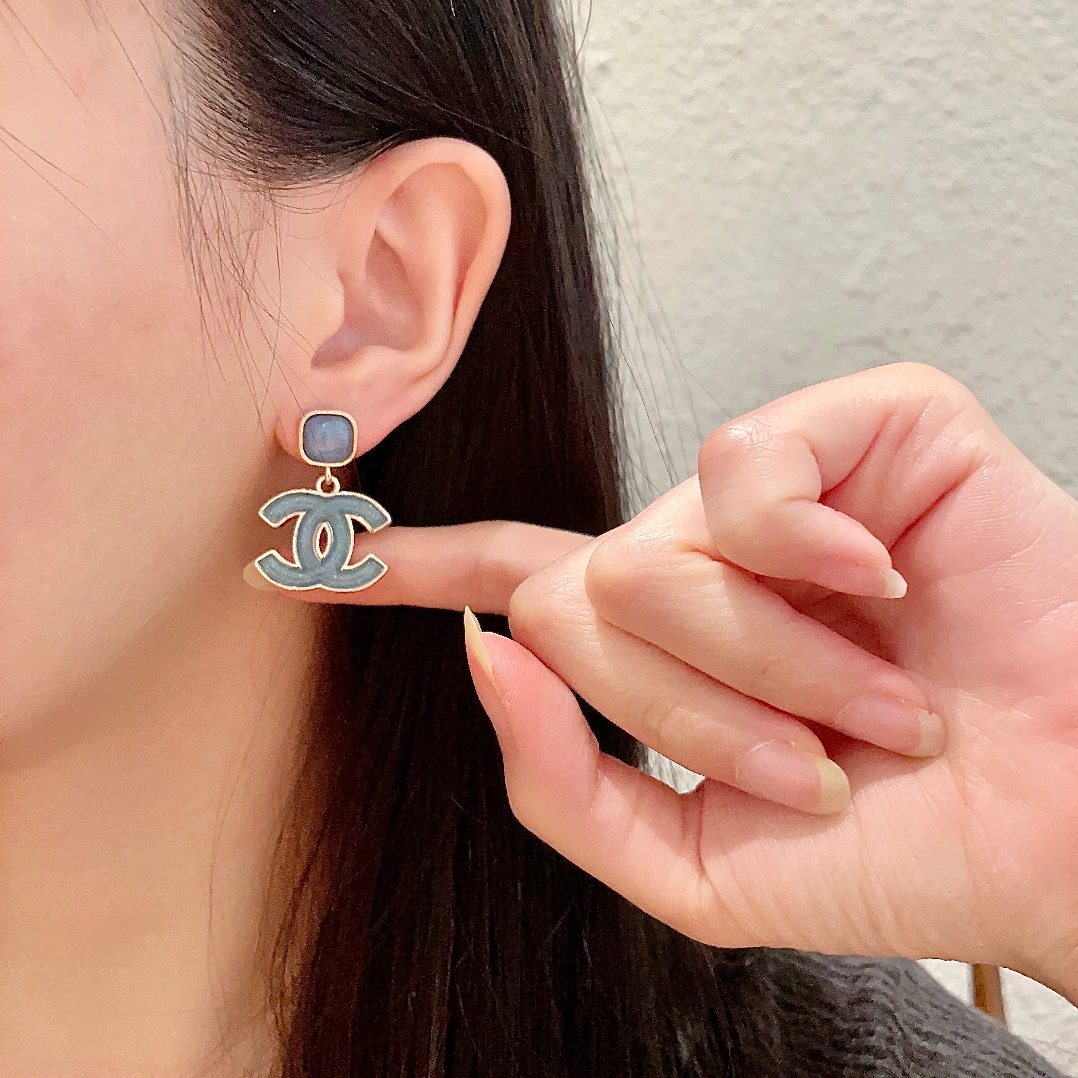  Chanel香奈儿 中古 双C耳钉👀原版复刻logo 小香家的款式真心无需多介绍😘🎶每一款都超好看，精