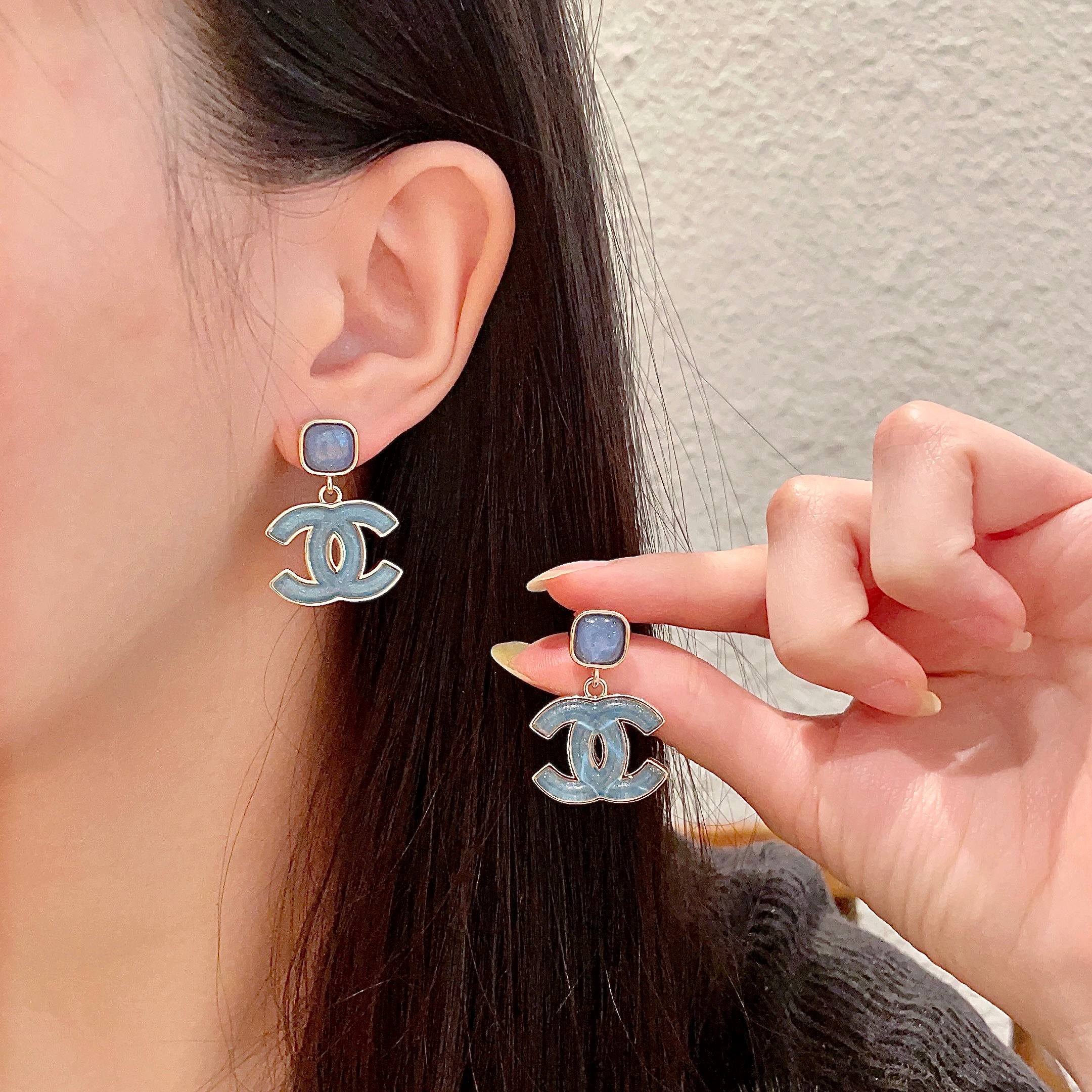  Chanel香奈儿 中古 双C耳钉👀原版复刻logo 小香家的款式真心无需多介绍😘🎶每一款都超好看，精