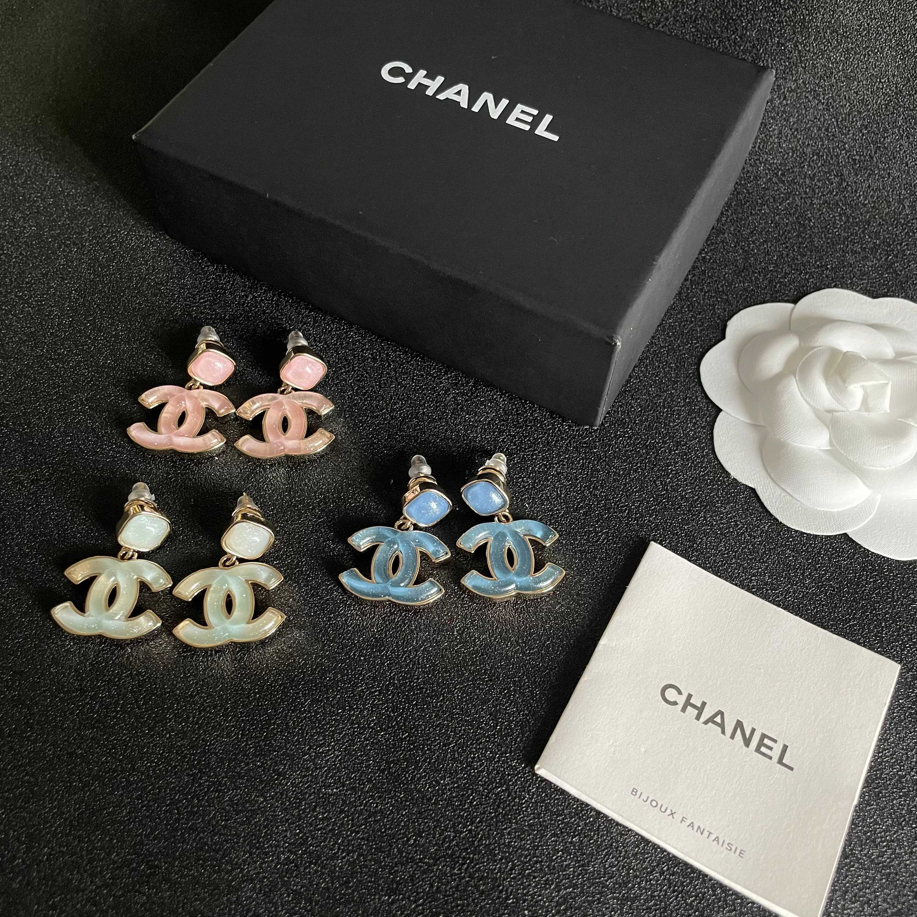  Chanel香奈儿 中古 双C耳钉👀原版复刻logo 小香家的款式真心无需多介绍😘🎶每一款都超好看，精