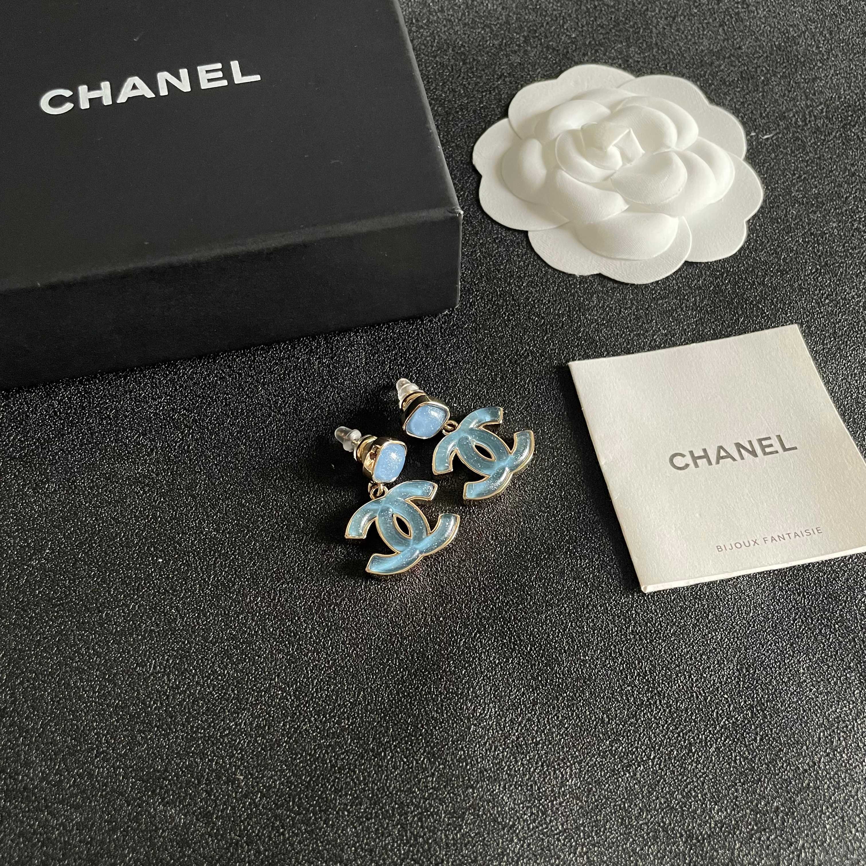  Chanel香奈儿 中古 双C耳钉👀原版复刻logo 小香家的款式真心无需多介绍😘🎶每一款都超好看，精