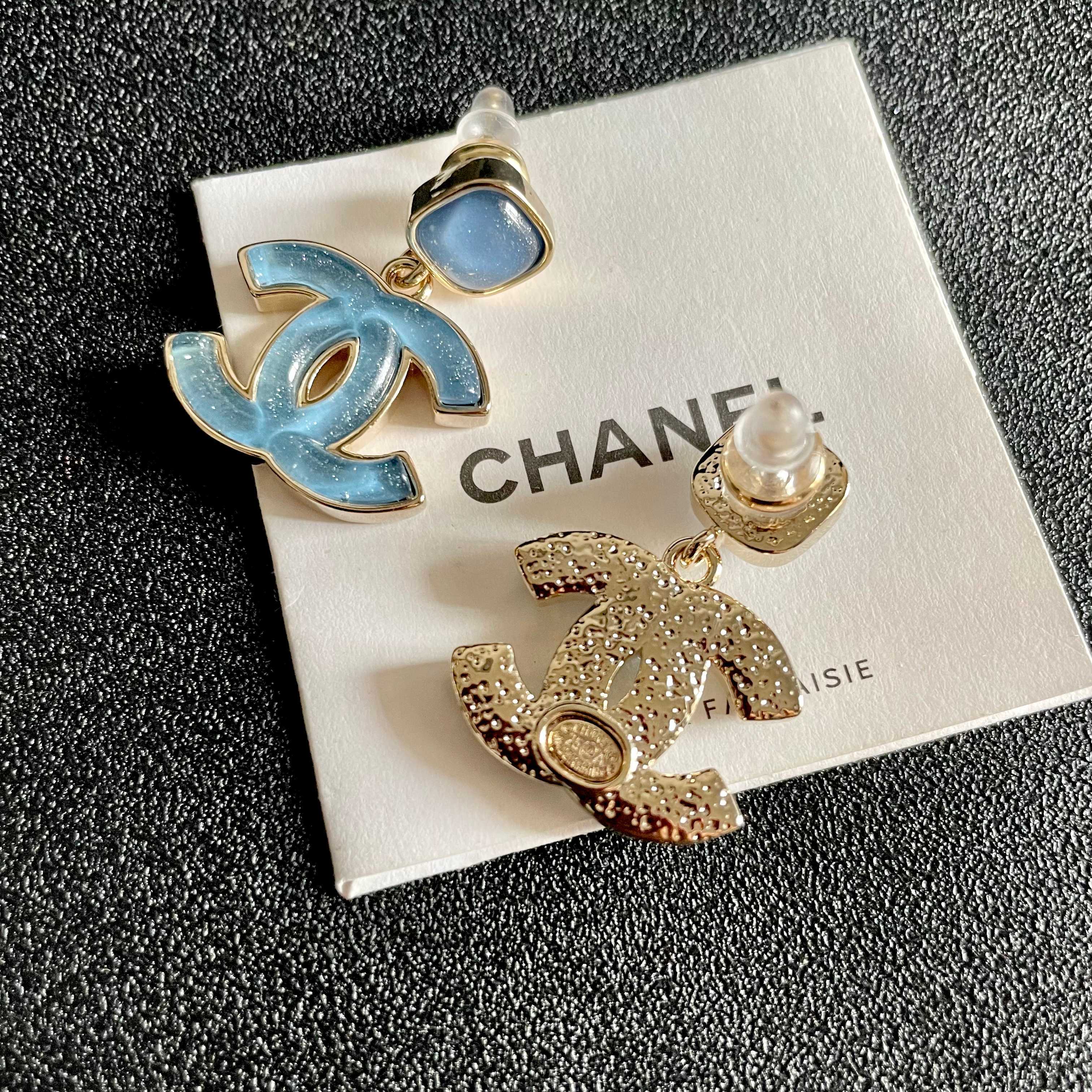 Chanel香奈儿 中古 双C耳钉👀原版复刻logo 小香家的款式真心无需多介绍😘🎶每一款都超好看，精