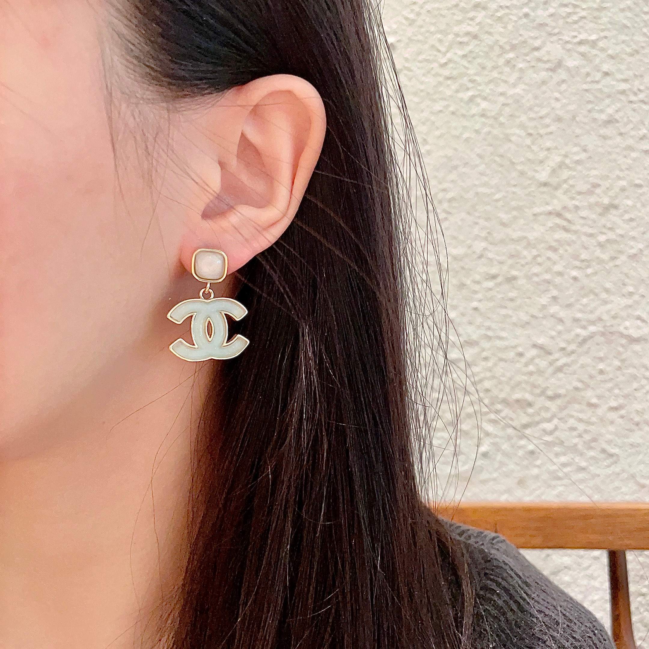  Chanel香奈儿 中古 双C耳钉👀原版复刻logo 小香家的款式真心无需多介绍😘🎶每一款都超好看，精