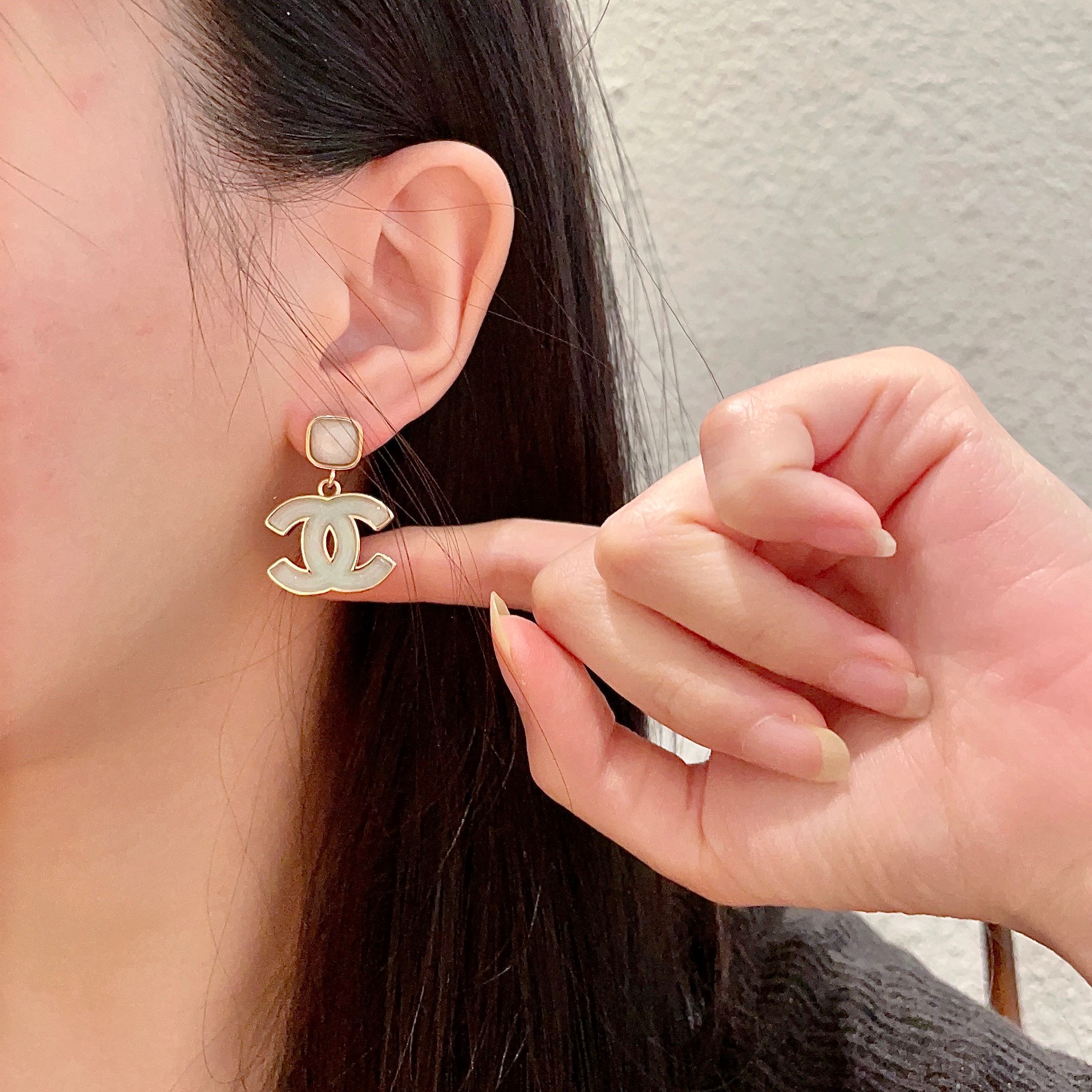  Chanel香奈儿 中古 双C耳钉👀原版复刻logo 小香家的款式真心无需多介绍😘🎶每一款都超好看，精