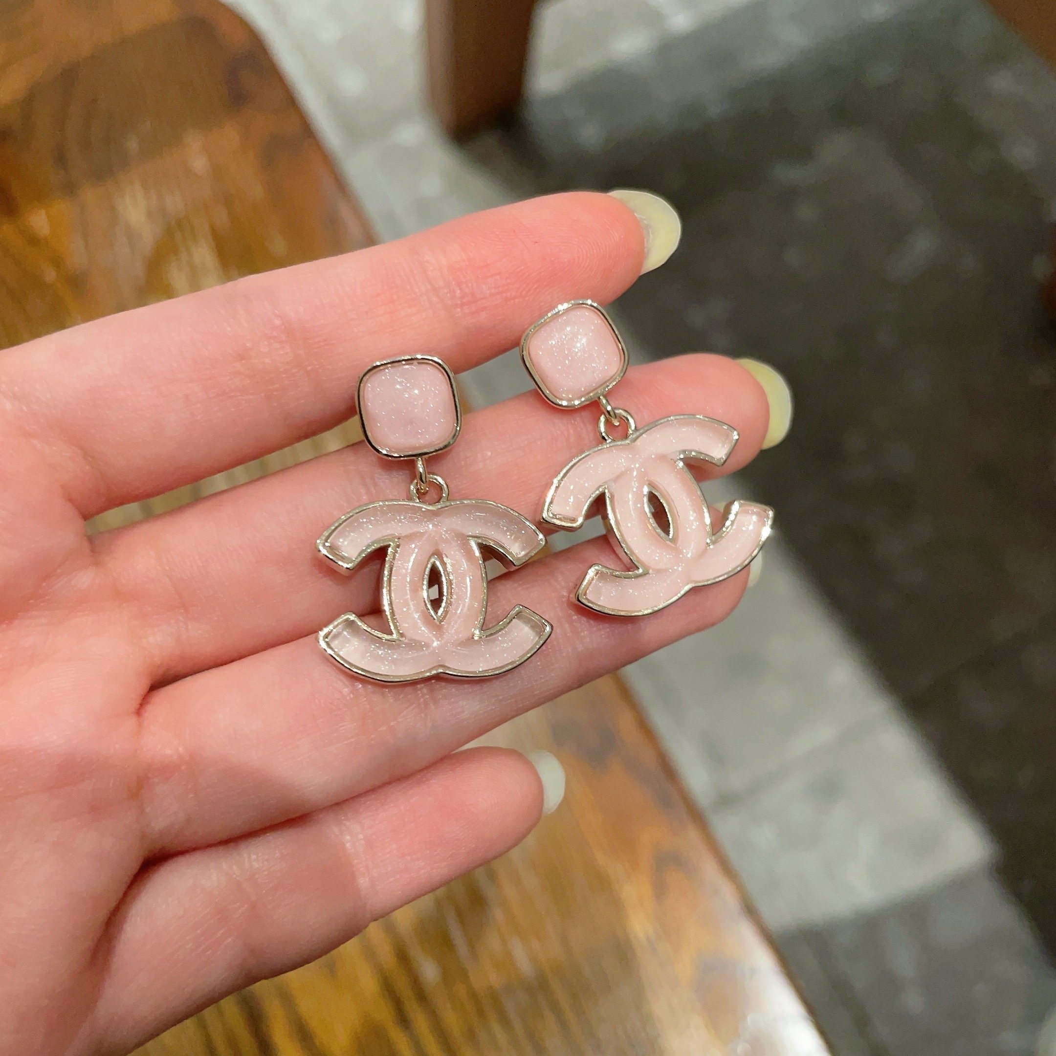  Chanel香奈儿 中古 双C耳钉👀原版复刻logo 小香家的款式真心无需多介绍😘🎶每一款都超好看，精