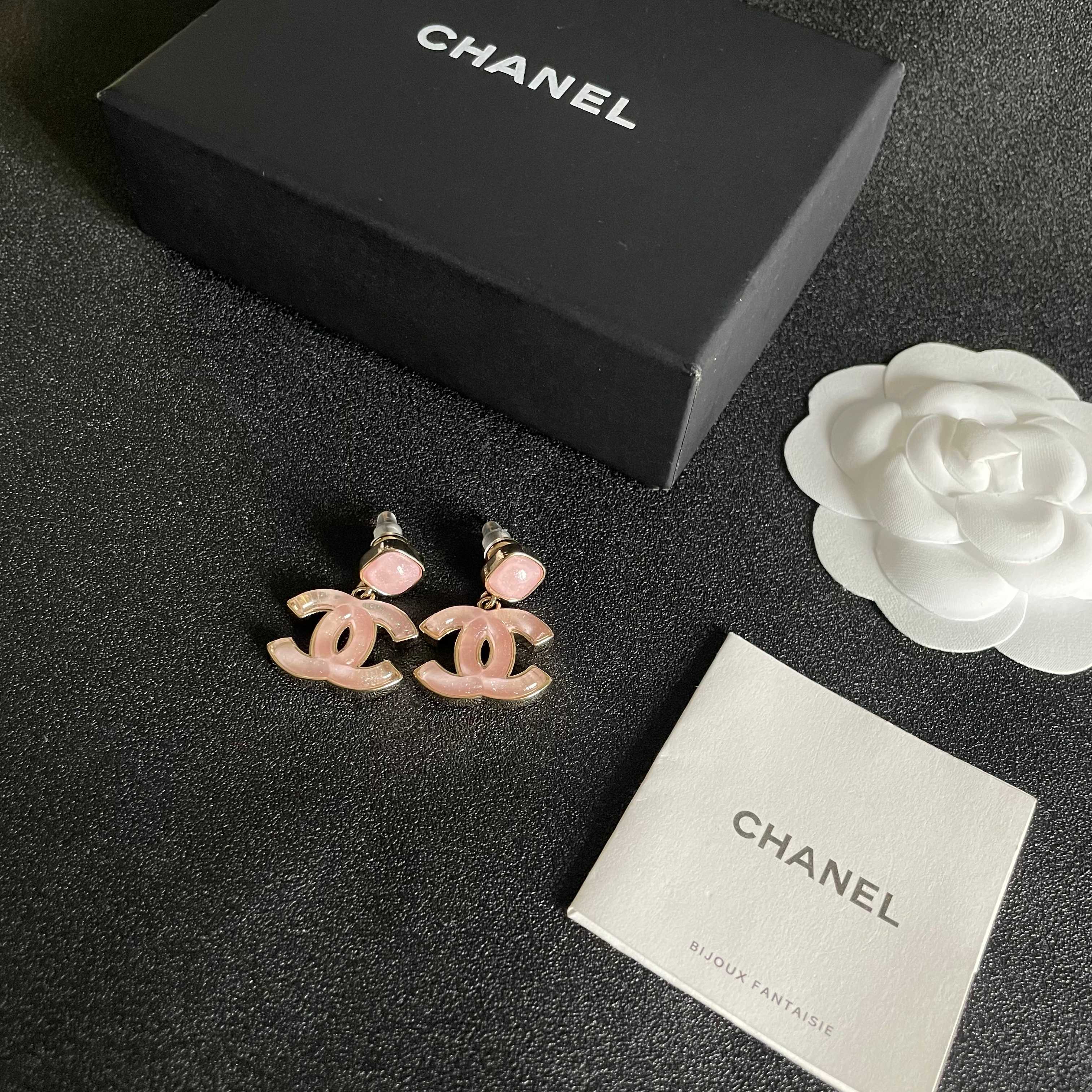  Chanel香奈儿 中古 双C耳钉👀原版复刻logo 小香家的款式真心无需多介绍😘🎶每一款都超好看，精