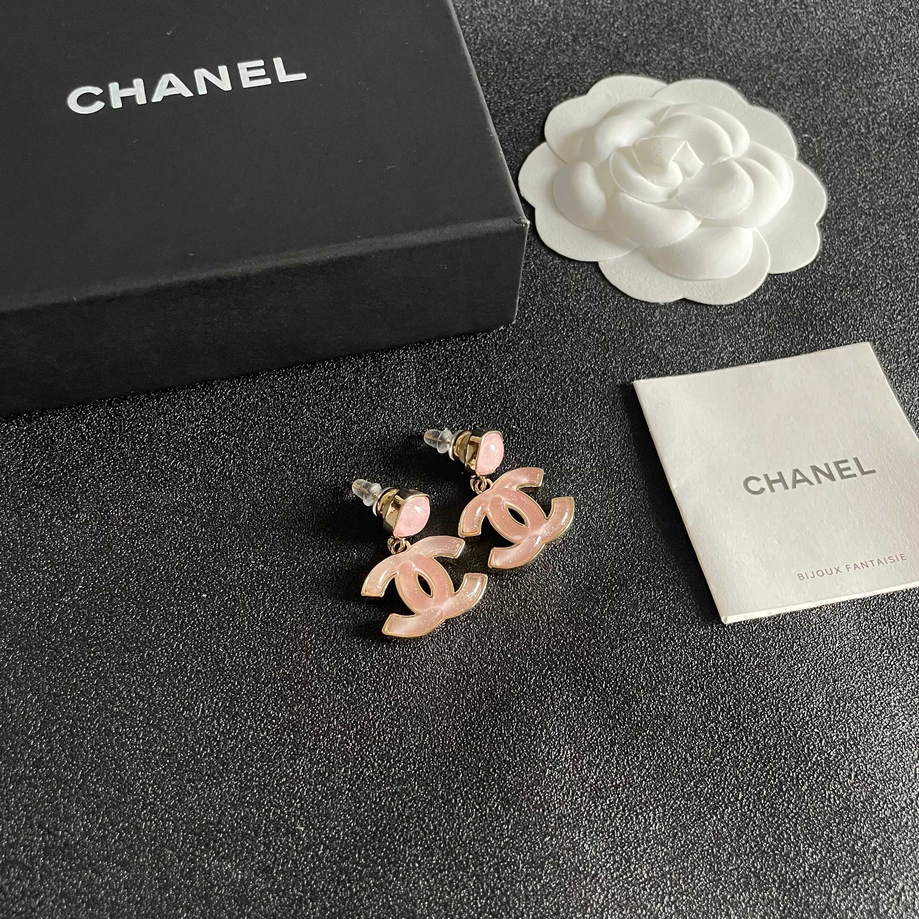  Chanel香奈儿 中古 双C耳钉👀原版复刻logo 小香家的款式真心无需多介绍😘🎶每一款都超好看，精