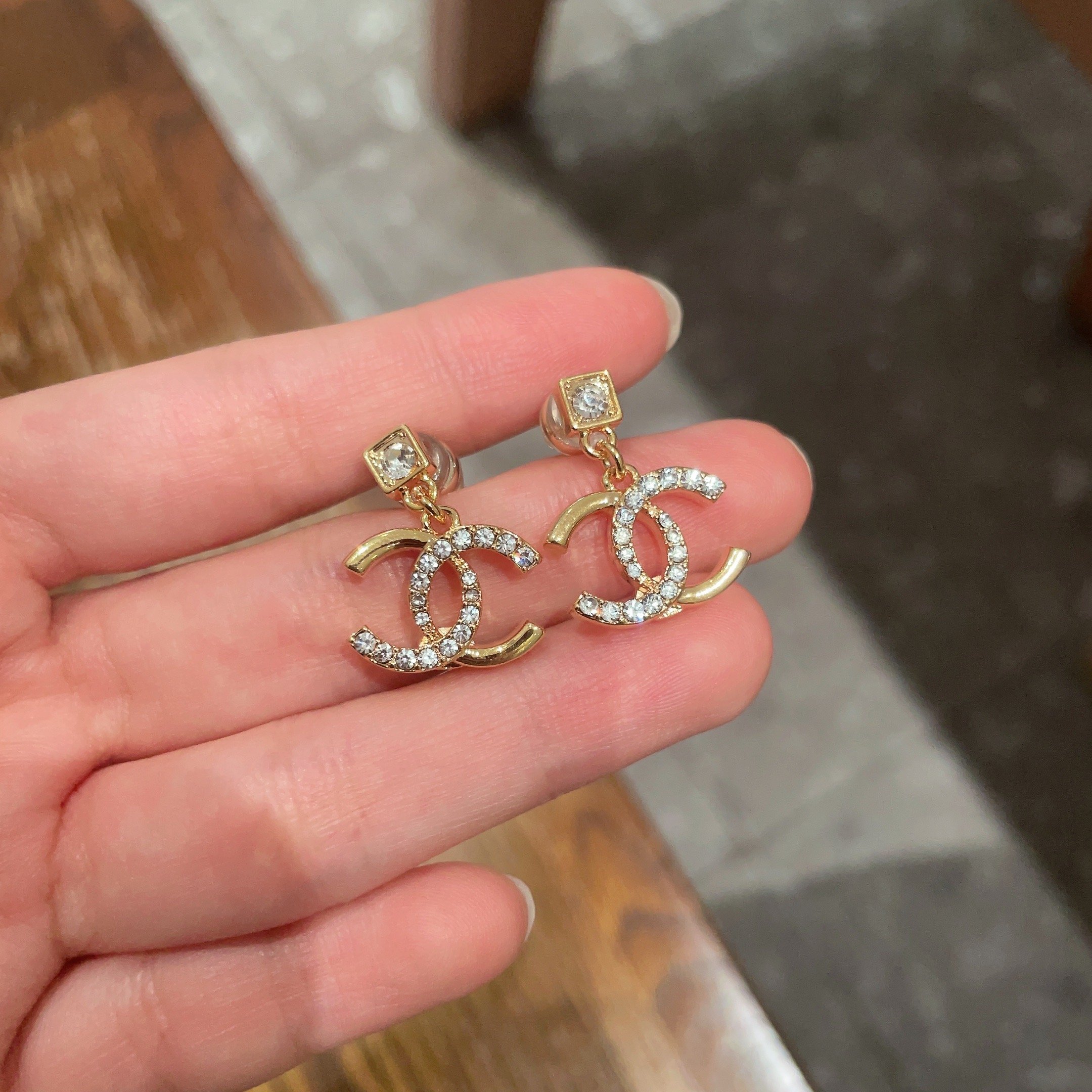  Chanel香奈儿 中古 双C耳钉👀小香家的款式真心无需多介绍😘🎶每一款都超好看，精致大方，非常显气质