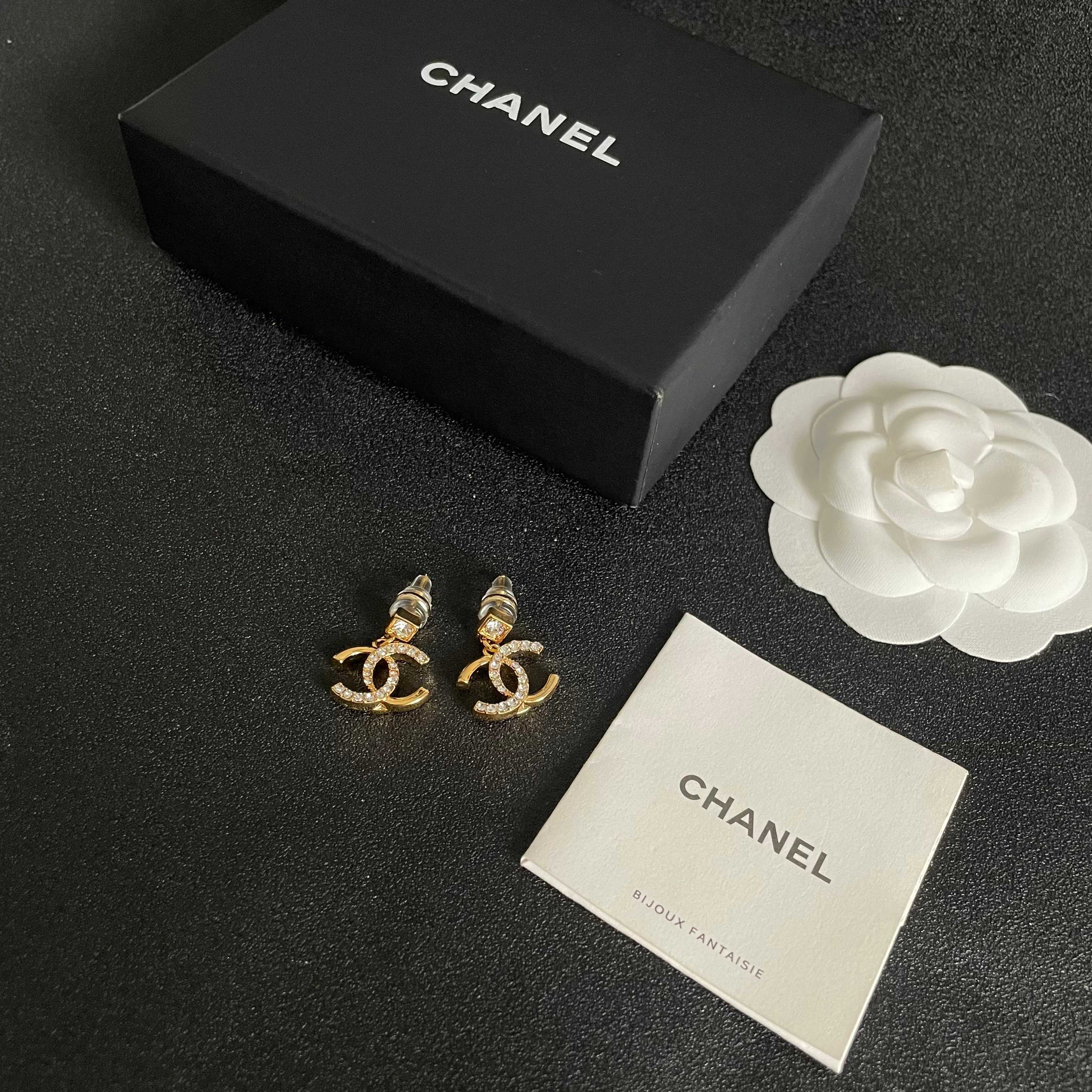  Chanel香奈儿 中古 双C耳钉👀小香家的款式真心无需多介绍😘🎶每一款都超好看，精致大方，非常显气质