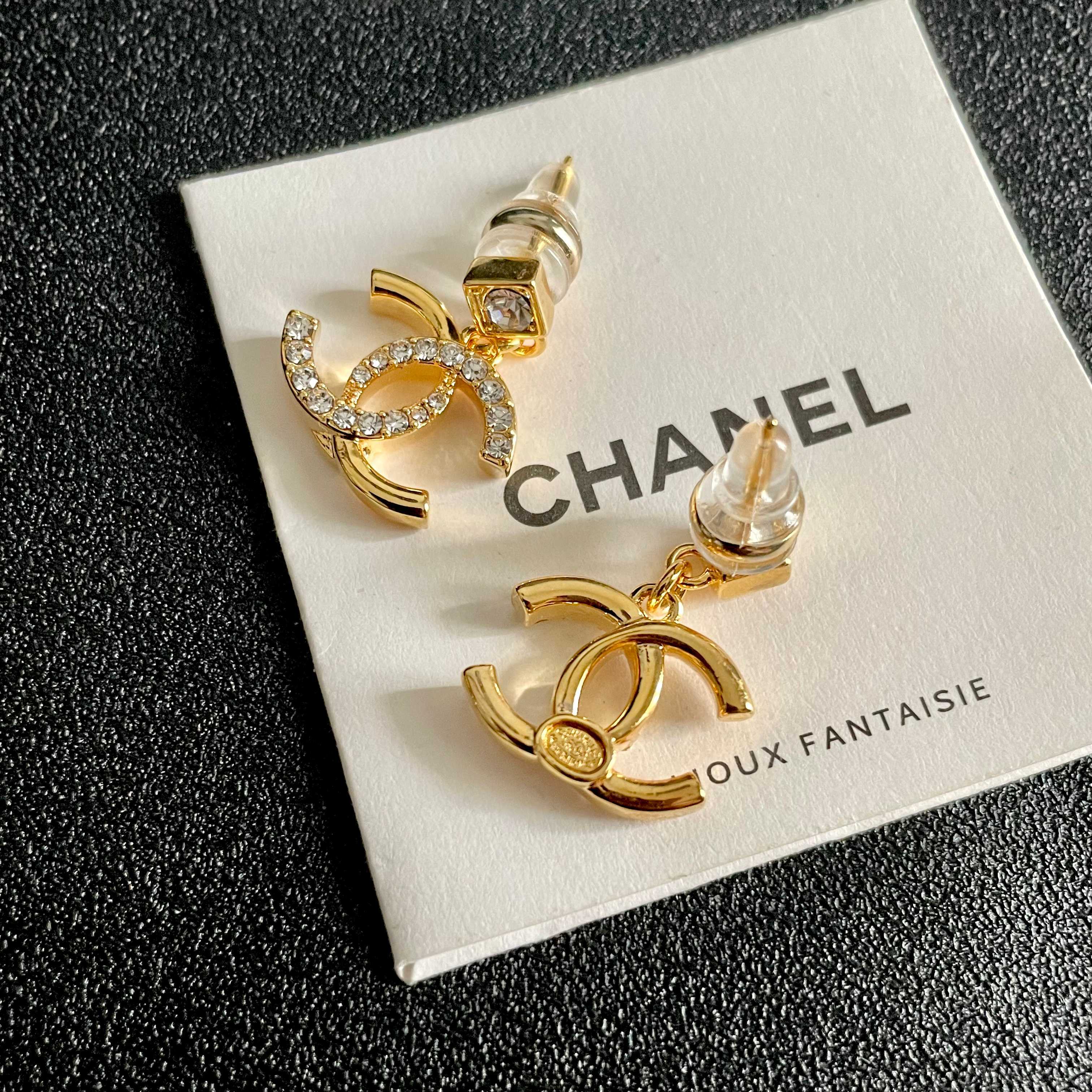  Chanel香奈儿 中古 双C耳钉👀小香家的款式真心无需多介绍😘🎶每一款都超好看，精致大方，非常显气质