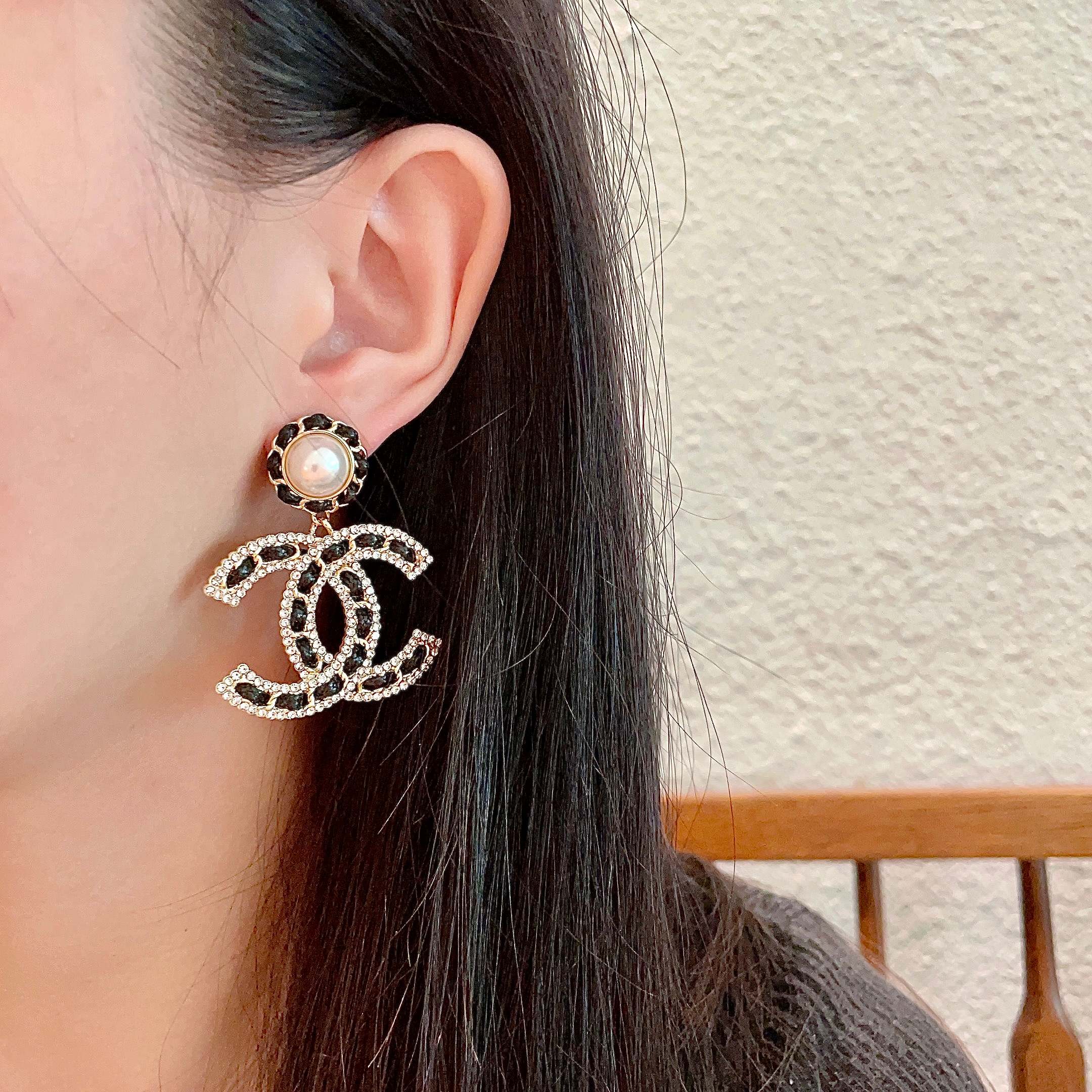 Chanel香奈儿 中古 耳钉👀小香家的款式真心无需多介绍😘🎶每一款都超好看，精致大方，非常显气质.