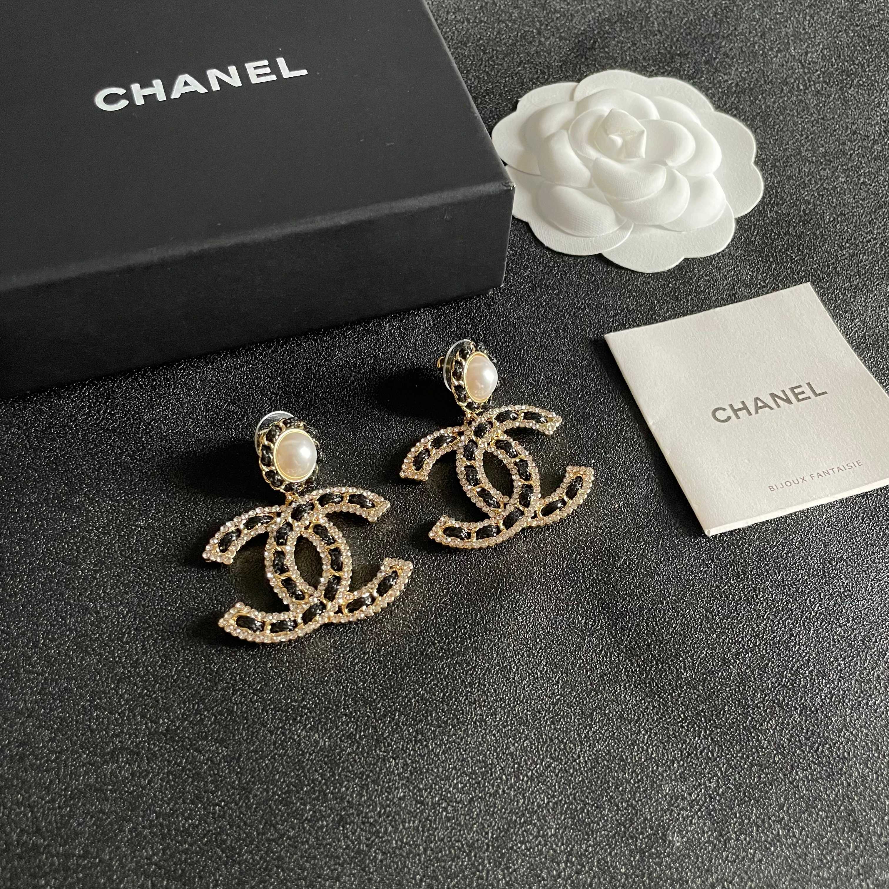  Chanel香奈儿 中古 耳钉👀小香家的款式真心无需多介绍😘🎶每一款都超好看，精致大方，非常显气质.