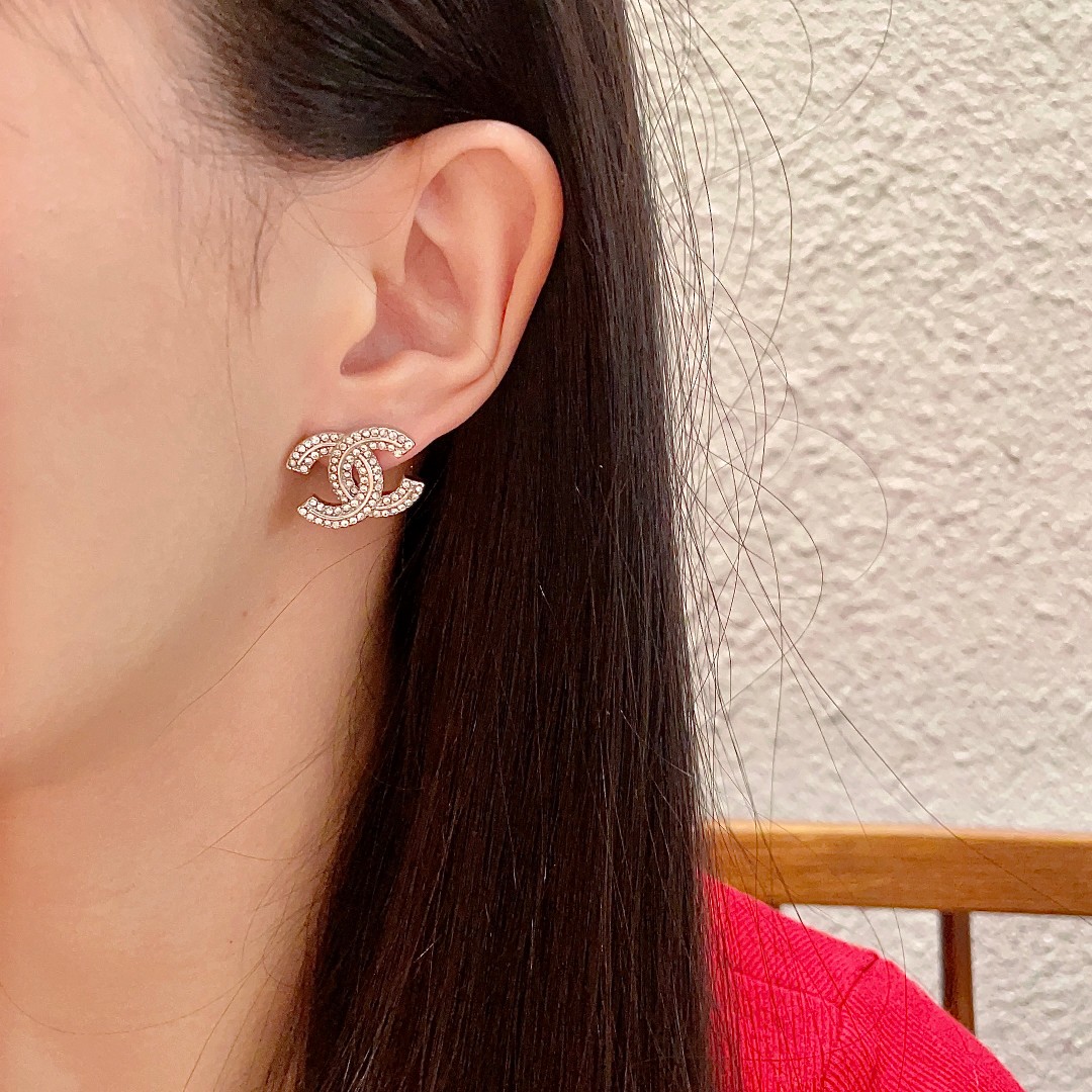  Chanel香奈儿 中古 耳钉👀小香家的款式真心无需多介绍😘🎶每一款都超好看，精致大方，非常显气质
