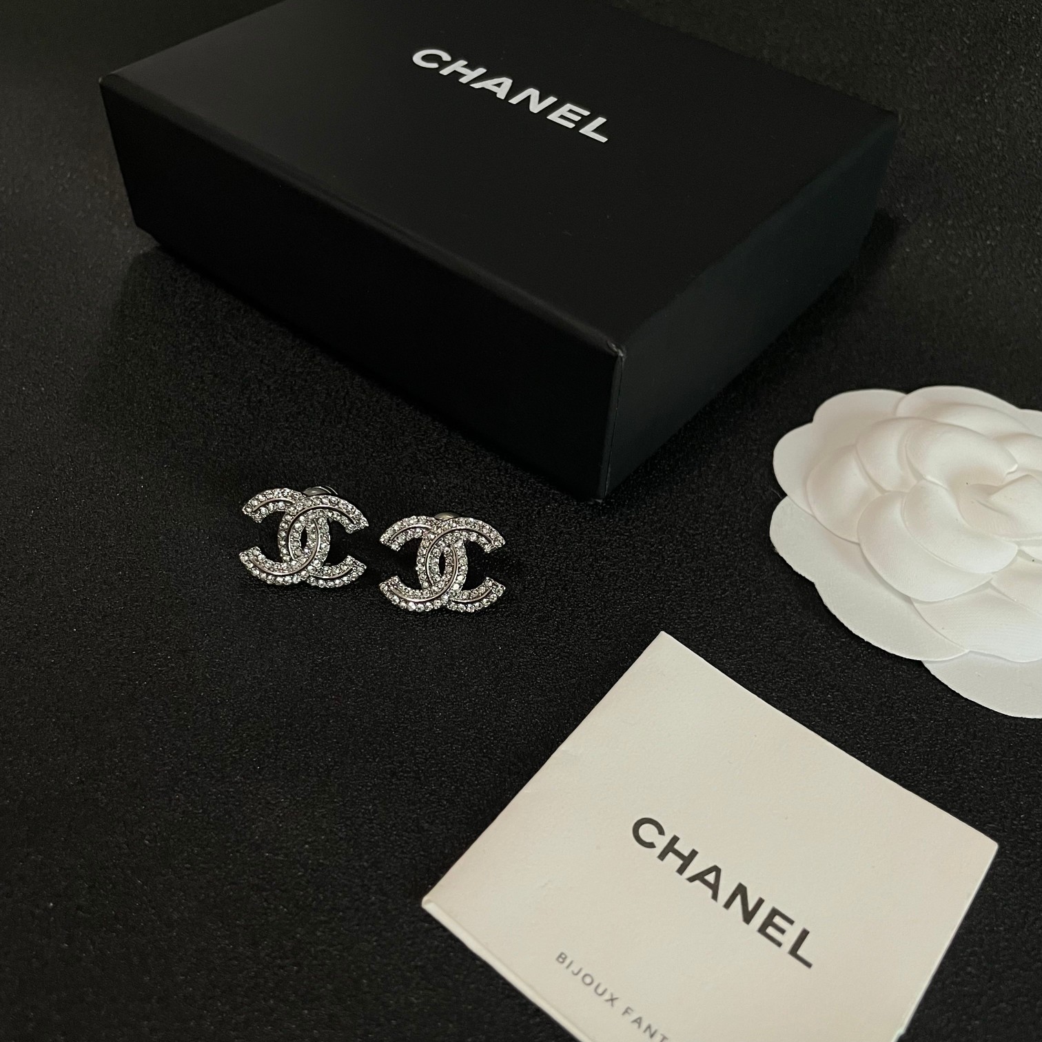  Chanel香奈儿 中古 耳钉👀小香家的款式真心无需多介绍😘🎶每一款都超好看，精致大方，非常显气质