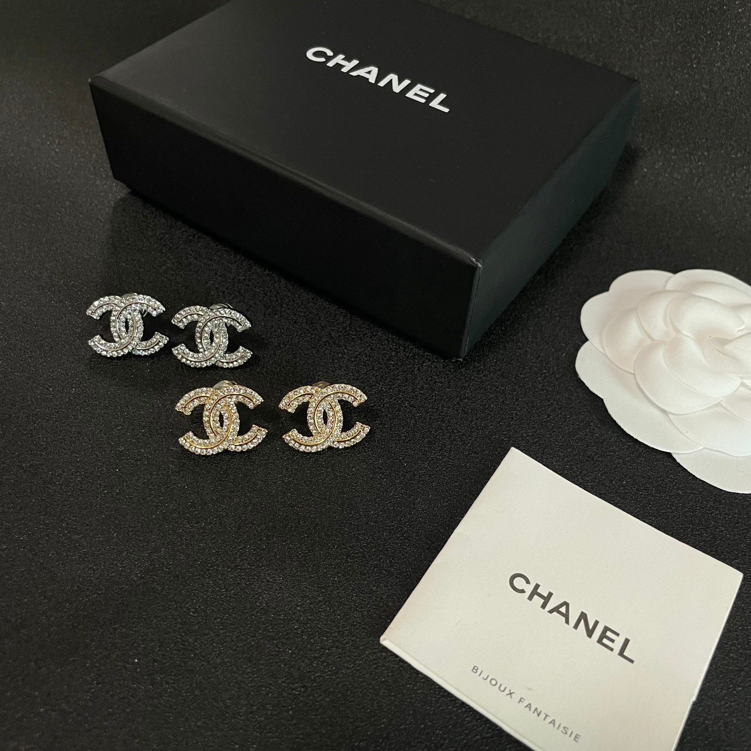  Chanel香奈儿 中古 耳钉👀小香家的款式真心无需多介绍😘🎶每一款都超好看，精致大方，非常显气质