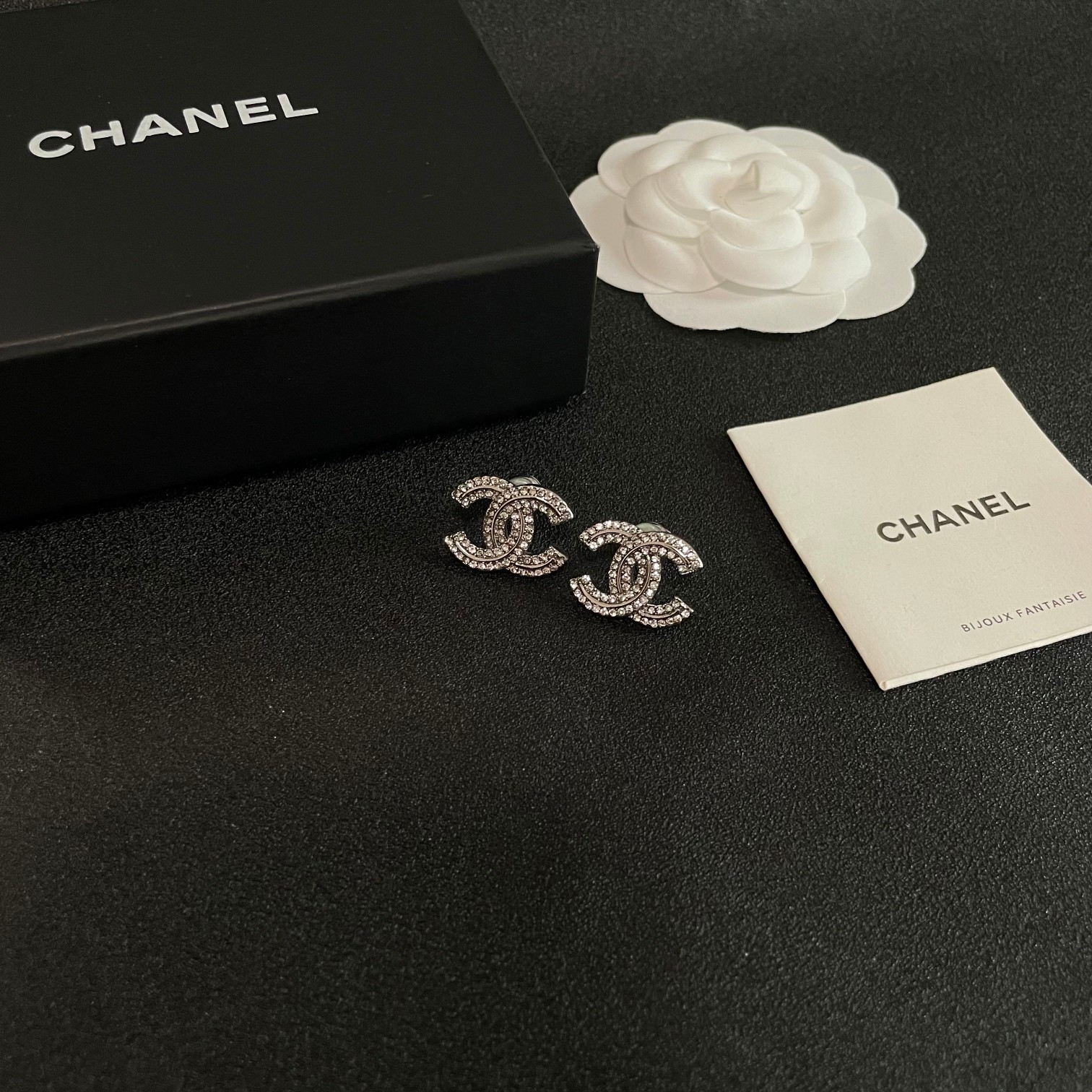  Chanel香奈儿 中古 耳钉👀小香家的款式真心无需多介绍😘🎶每一款都超好看，精致大方，非常显气质