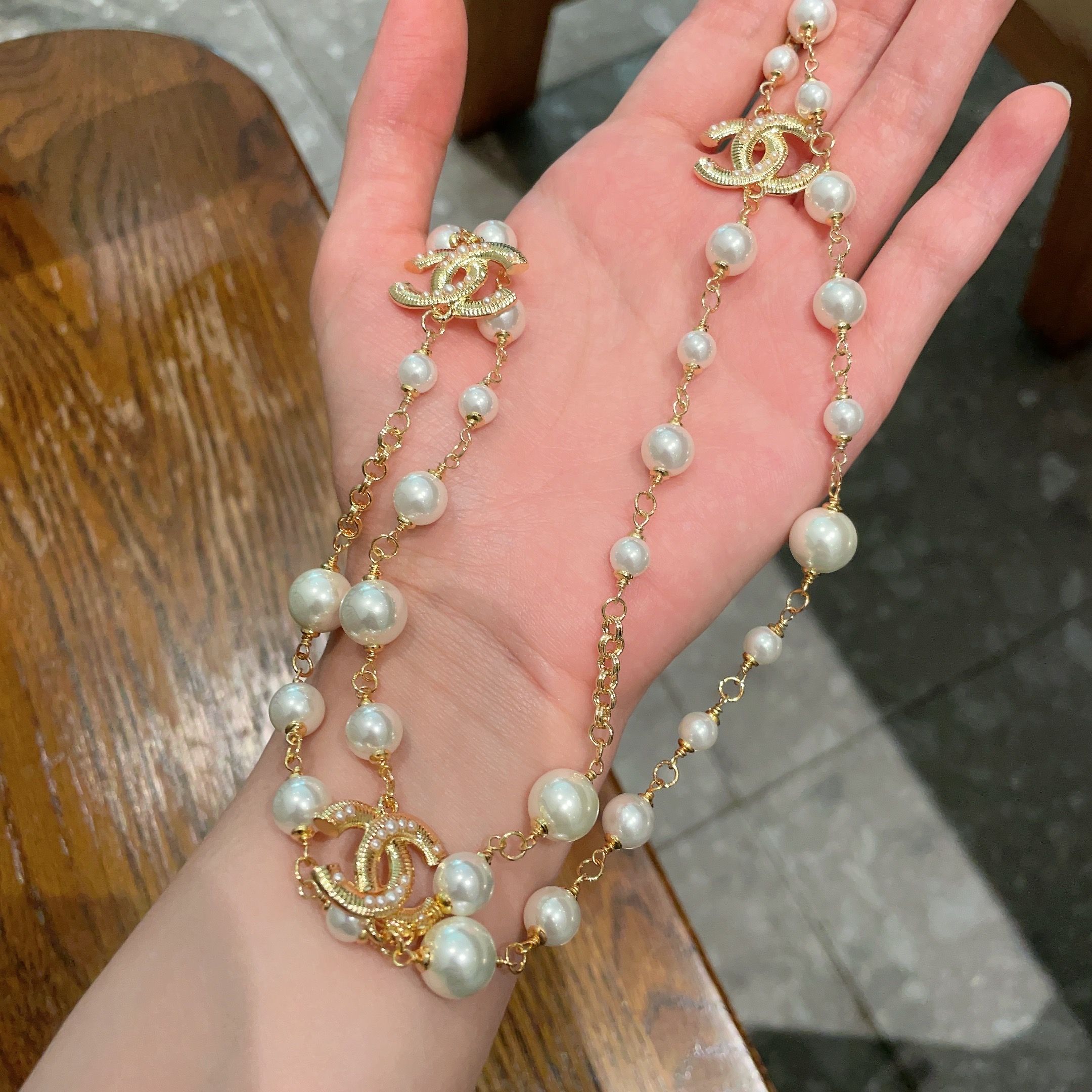  Chanel香奈儿 中古 字母项链👀小香家的款式真心无需多介绍😘🎶每一款都超好看，精致大方，非常显气质