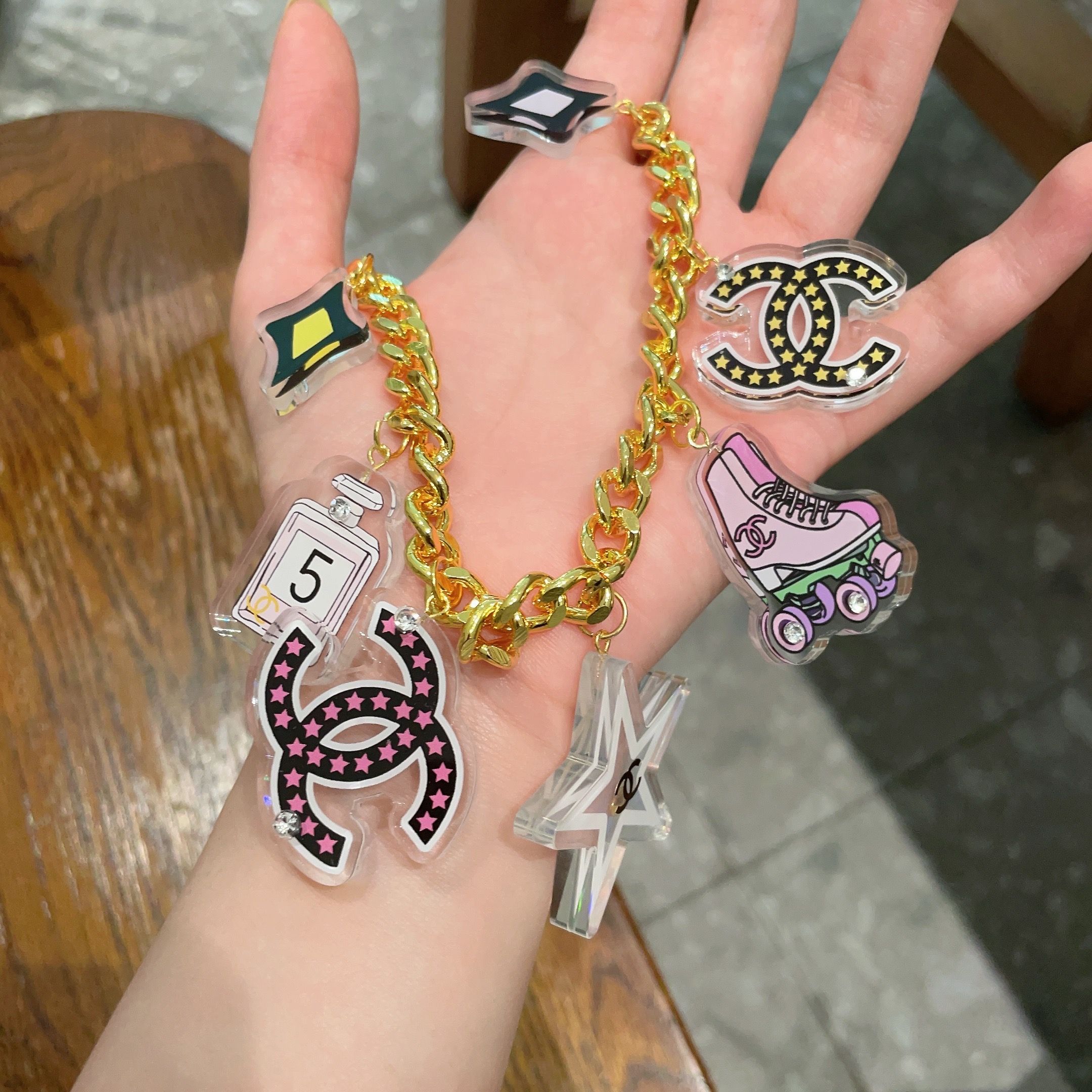  Chanel香奈儿 中古 字母项链👀小香家的款式真心无需多介绍😘🎶每一款都超好看，精致大方，非常显气质