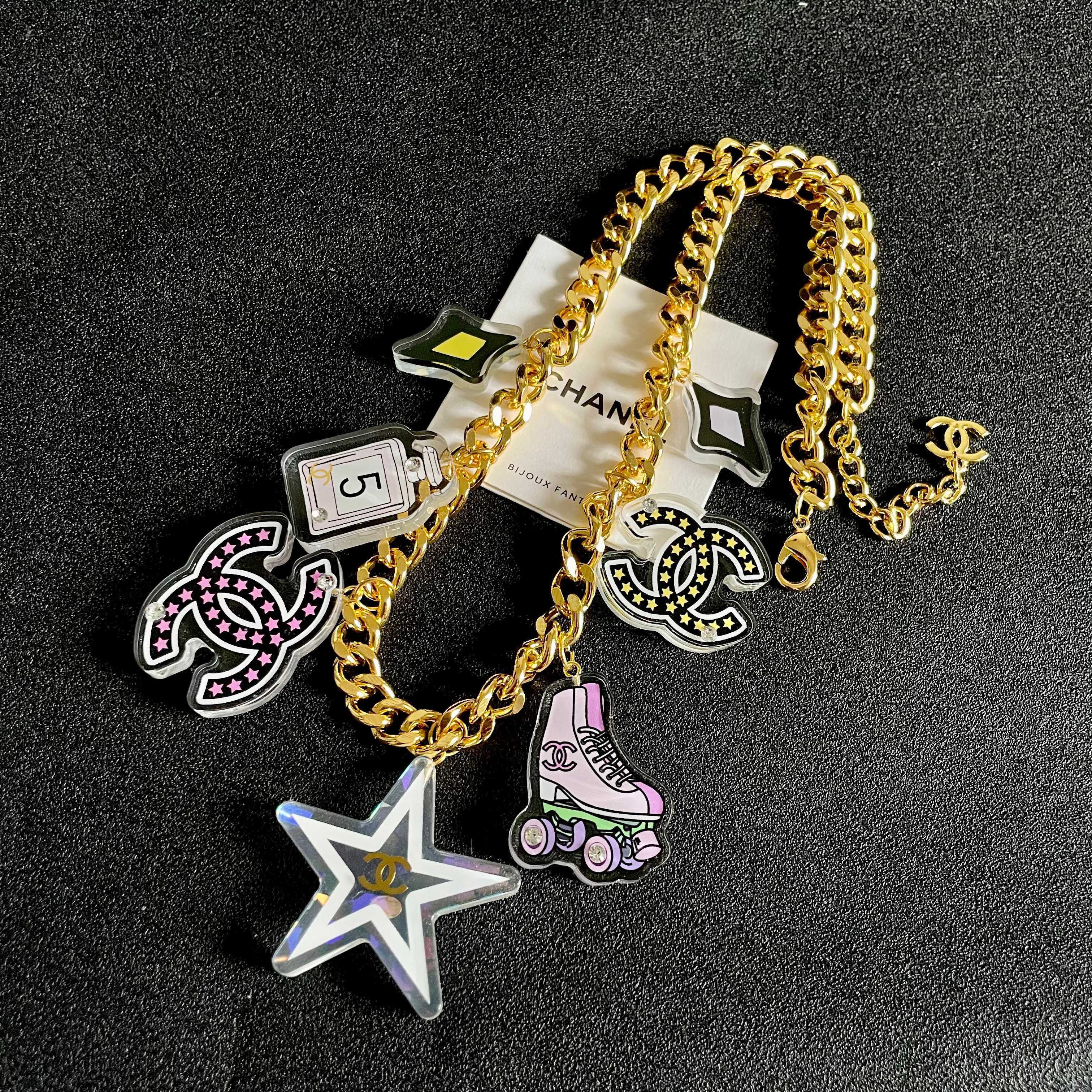  Chanel香奈儿 中古 字母项链👀小香家的款式真心无需多介绍😘🎶每一款都超好看，精致大方，非常显气质