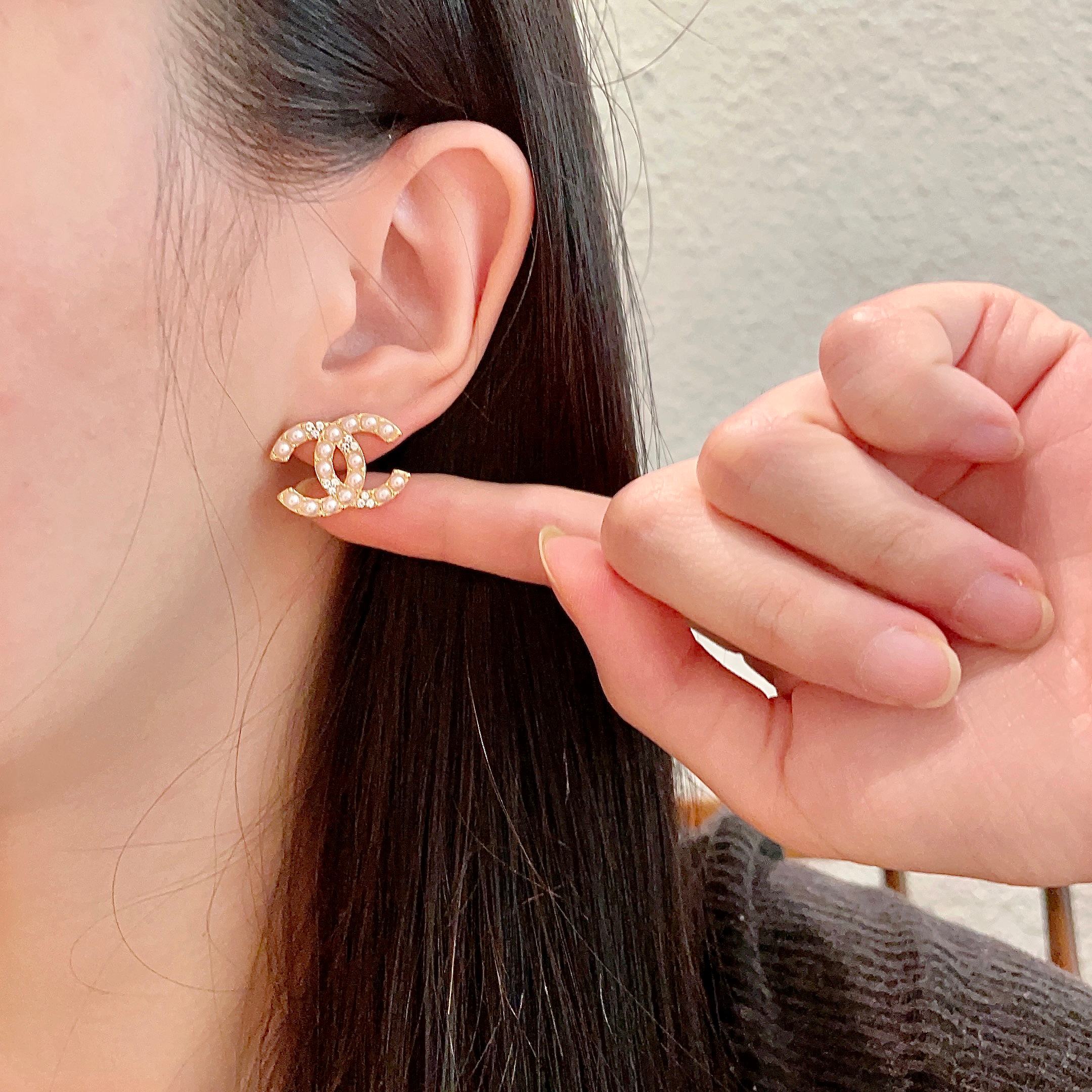  Chanel香奈儿 中古 耳钉👀小香家的款式真心无需多介绍😘🎶每一款都超好看，精致大方，非常显气质.