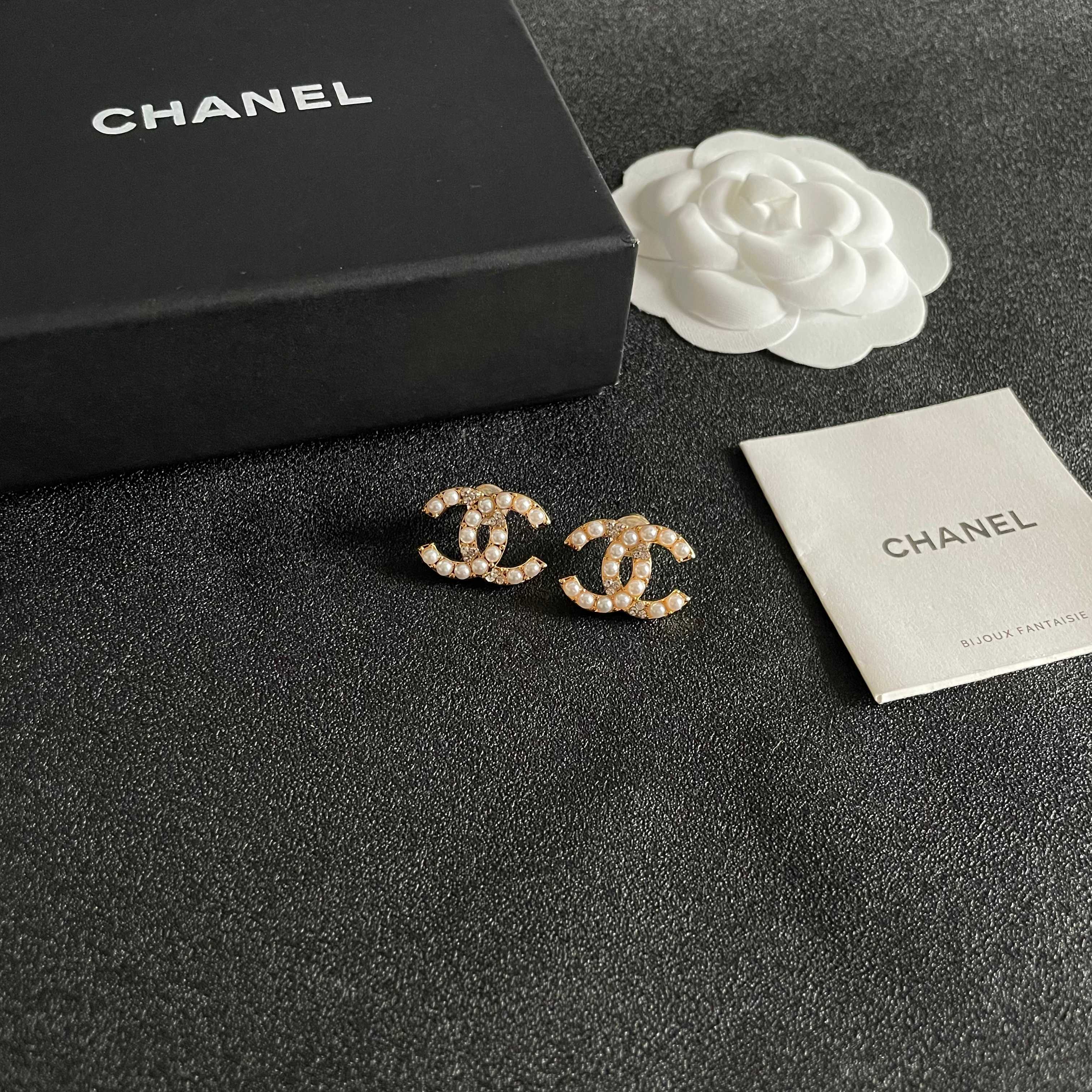  Chanel香奈儿 中古 耳钉👀小香家的款式真心无需多介绍😘🎶每一款都超好看，精致大方，非常显气质.