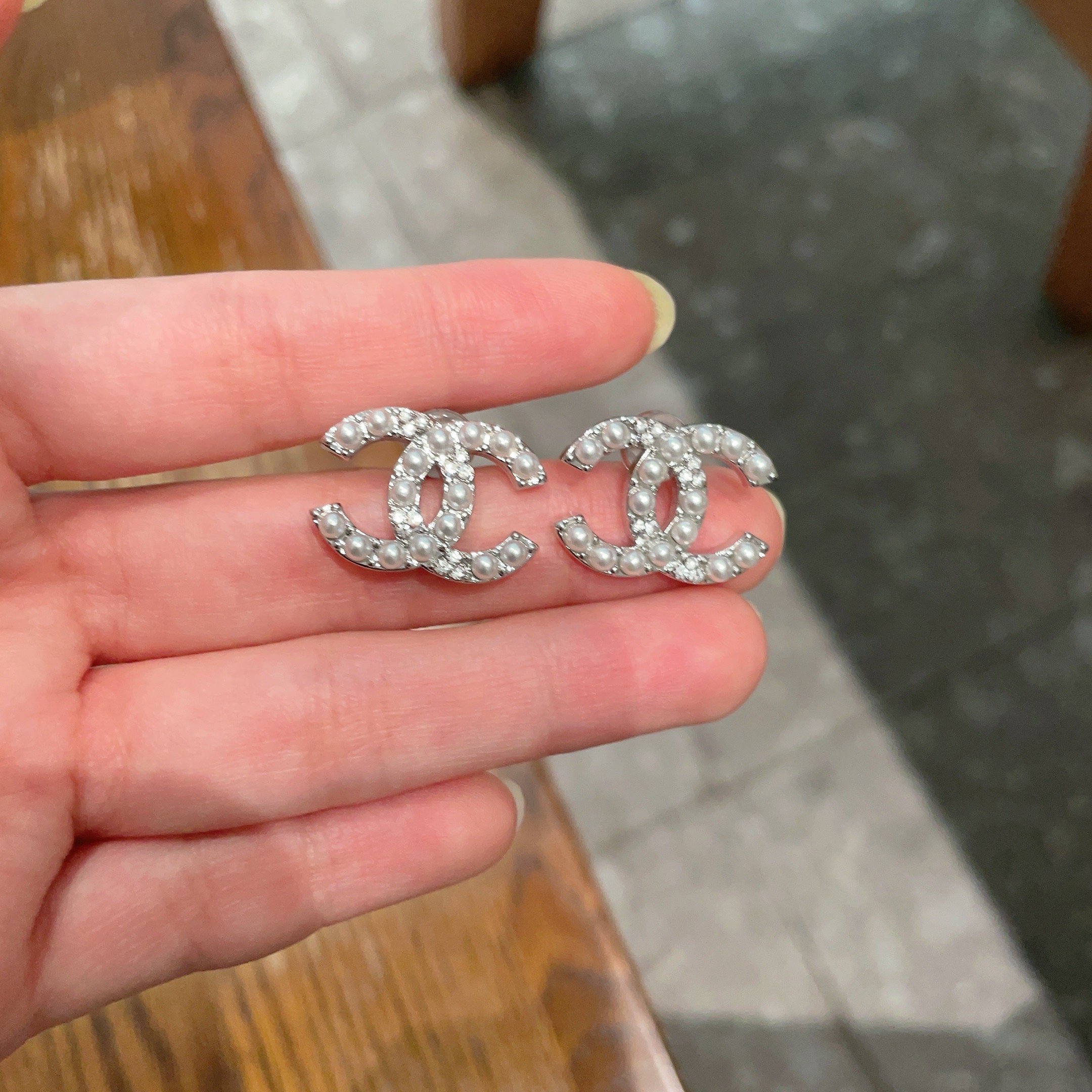  Chanel香奈儿 中古 耳钉👀小香家的款式真心无需多介绍😘🎶每一款都超好看，精致大方，非常显气质.