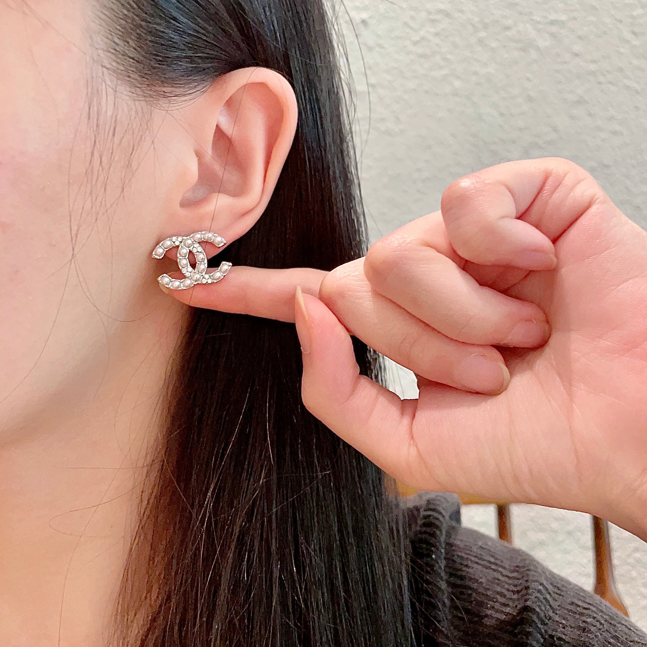  Chanel香奈儿 中古 耳钉👀小香家的款式真心无需多介绍😘🎶每一款都超好看，精致大方，非常显气质.