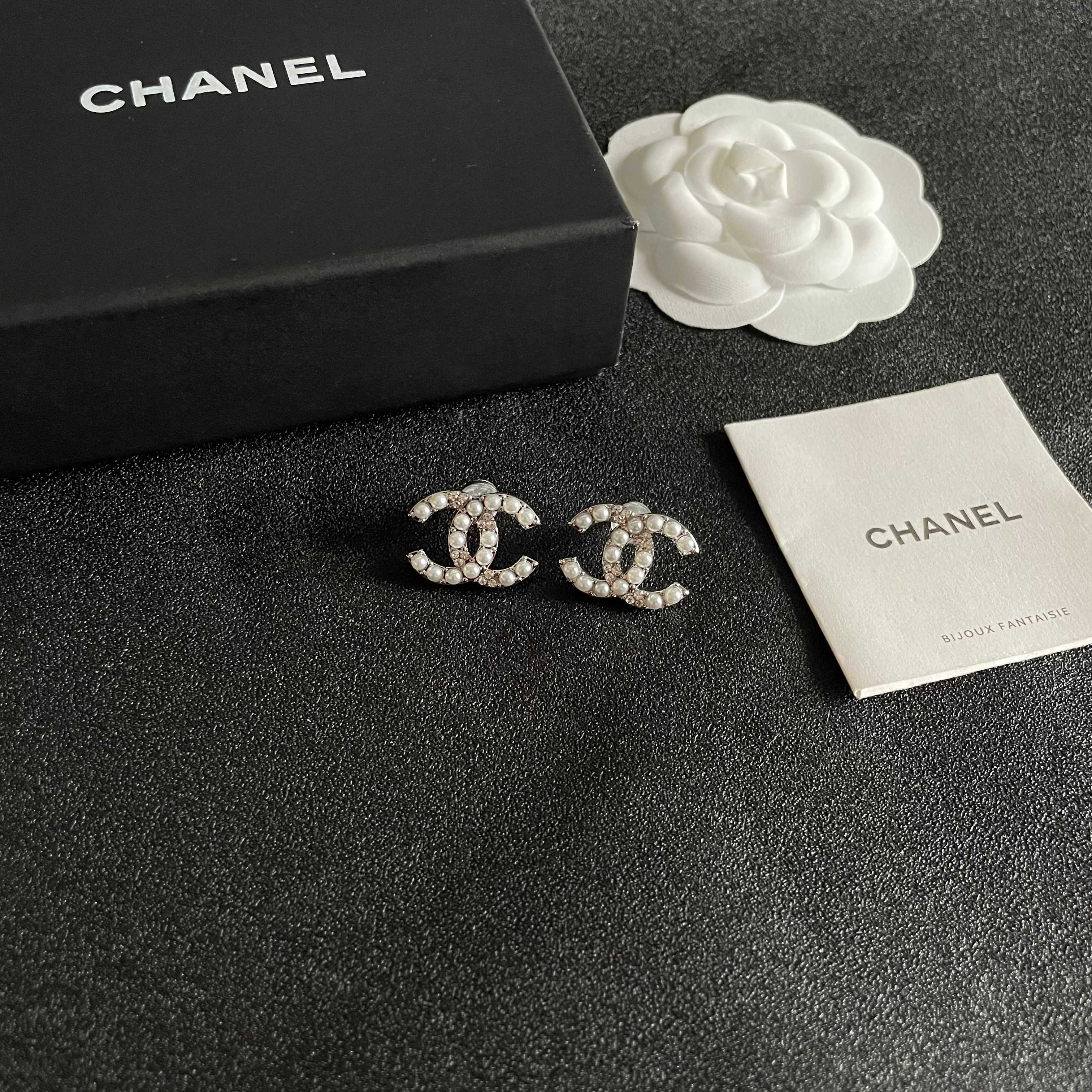  Chanel香奈儿 中古 耳钉👀小香家的款式真心无需多介绍😘🎶每一款都超好看，精致大方，非常显气质.