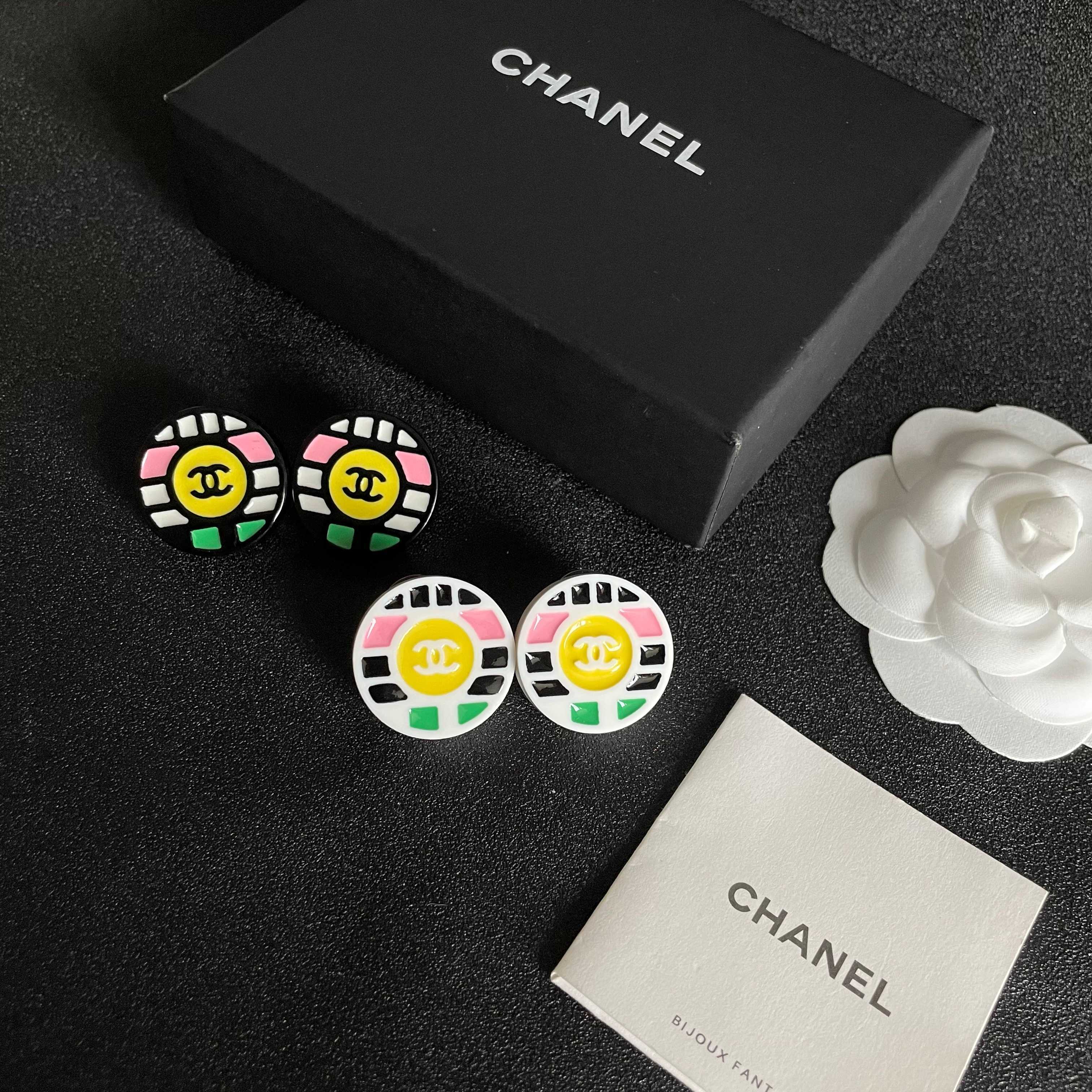  Chanel香奈儿 中古 耳钉👀小香家的款式真心无需多介绍😘🎶每一款都超好看，精致大方，非常显气质.