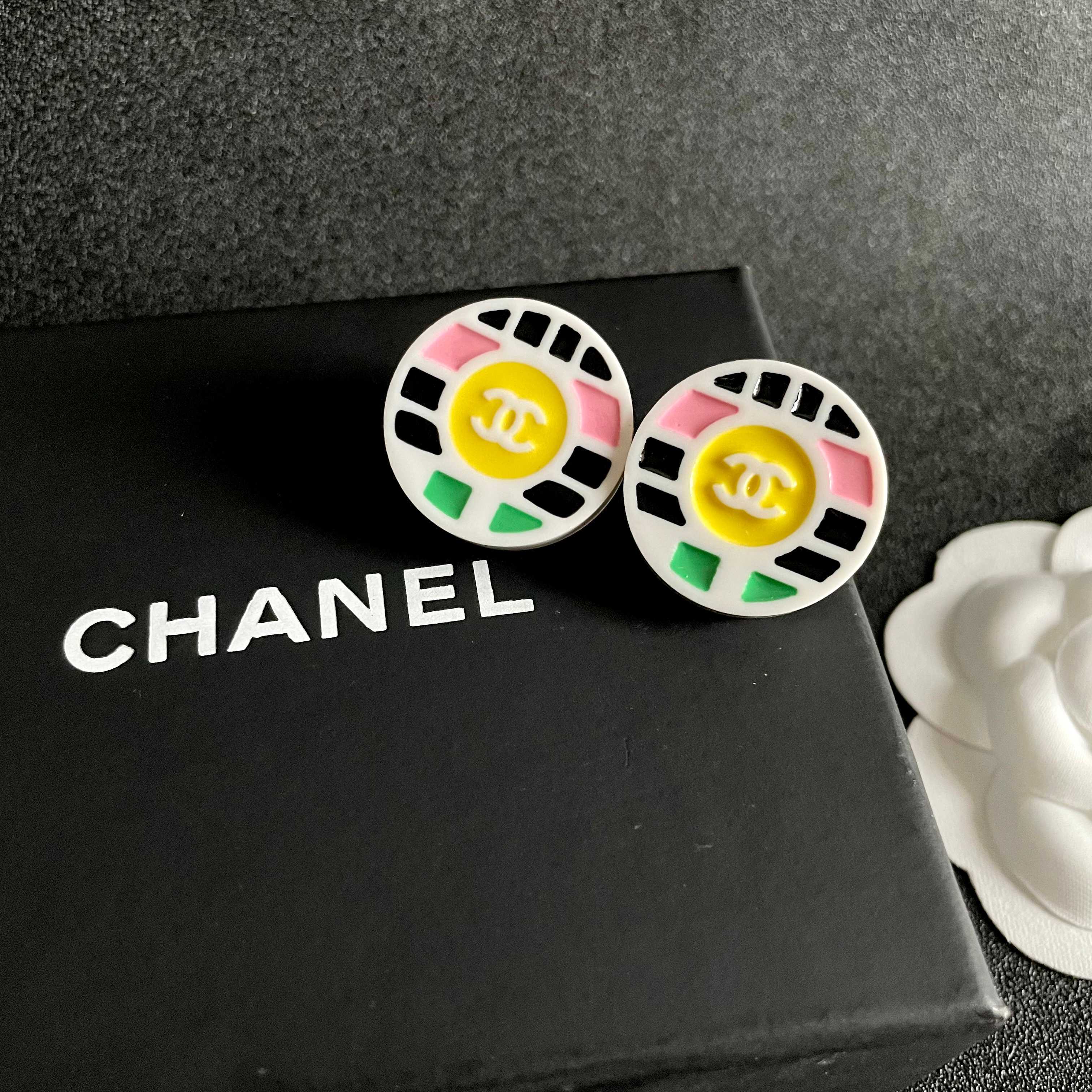  Chanel香奈儿 中古 耳钉👀小香家的款式真心无需多介绍😘🎶每一款都超好看，精致大方，非常显气质.