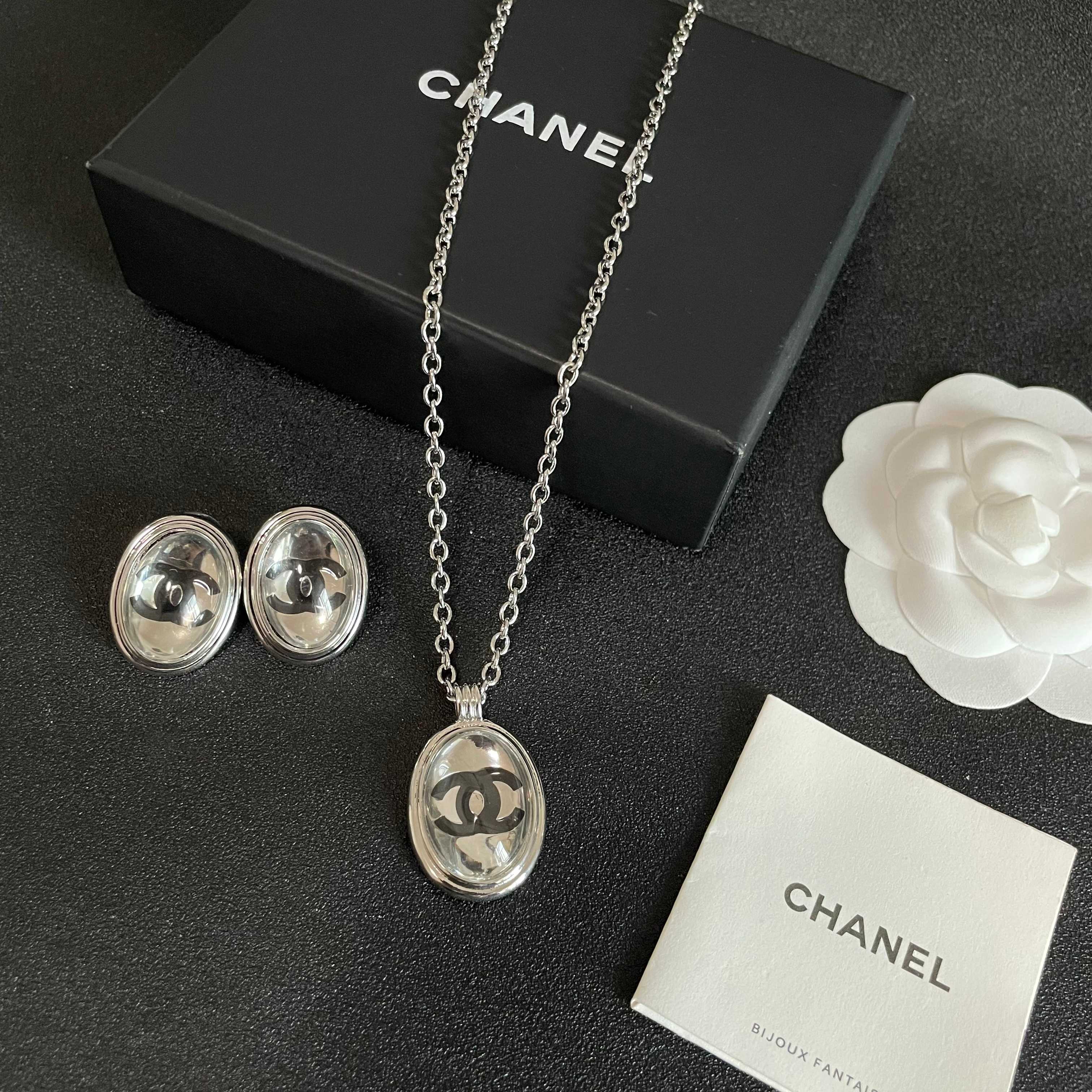  Chanel香奈儿 中古 耳钉👀小香家的款式真心无需多介绍😘🎶每一款都超好看，精致大方，非常显气质.