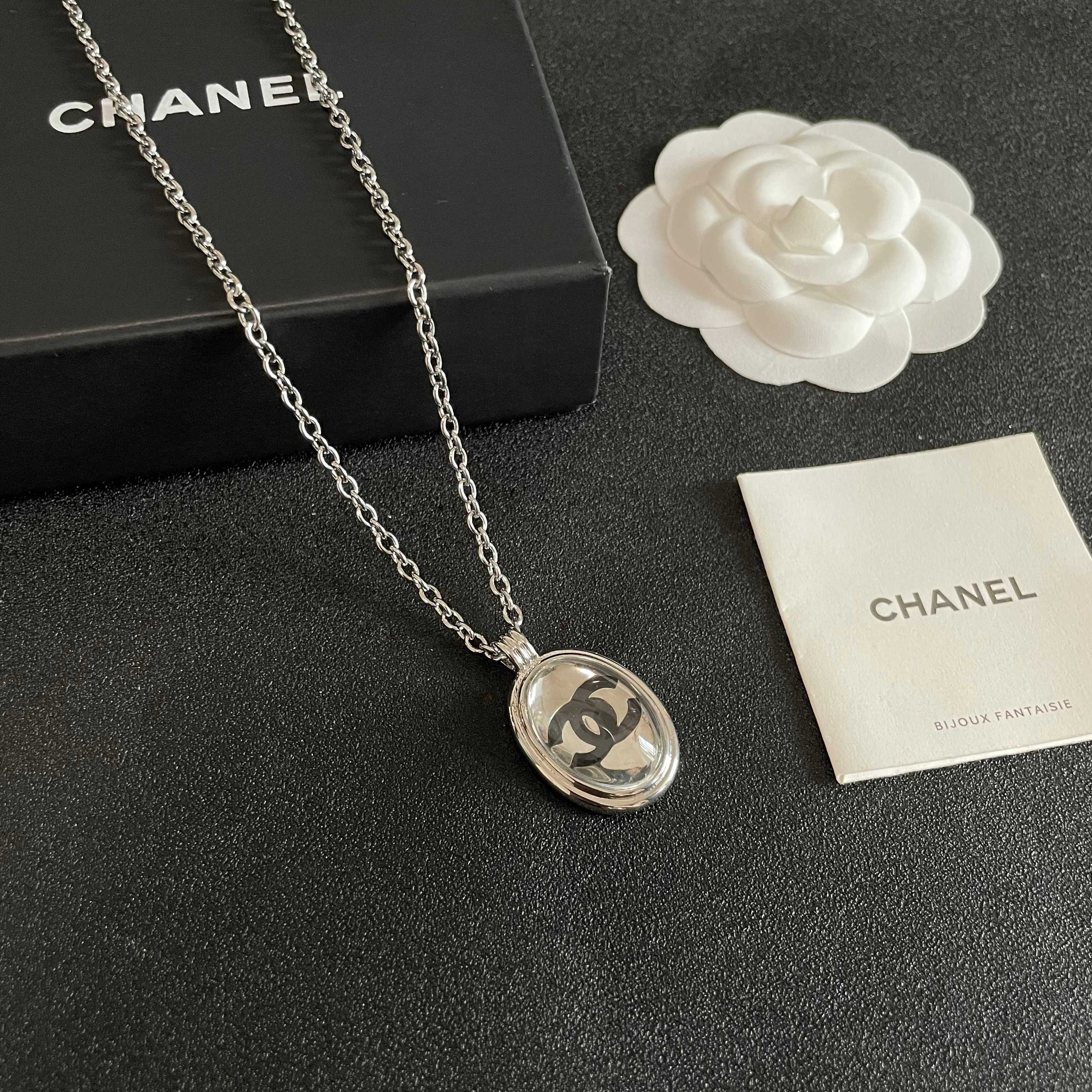  Chanel香奈儿 中古 项链👀小香家的款式真心无需多介绍😘🎶每一款都超好看，精致大方，非常显气质